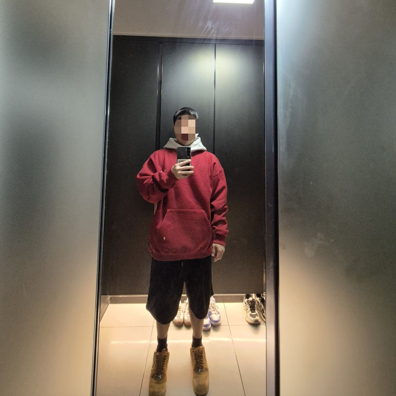 IAB Studio 24 Christmas Hoodie Burgundy Oatmeal 착용 스타일 - 1