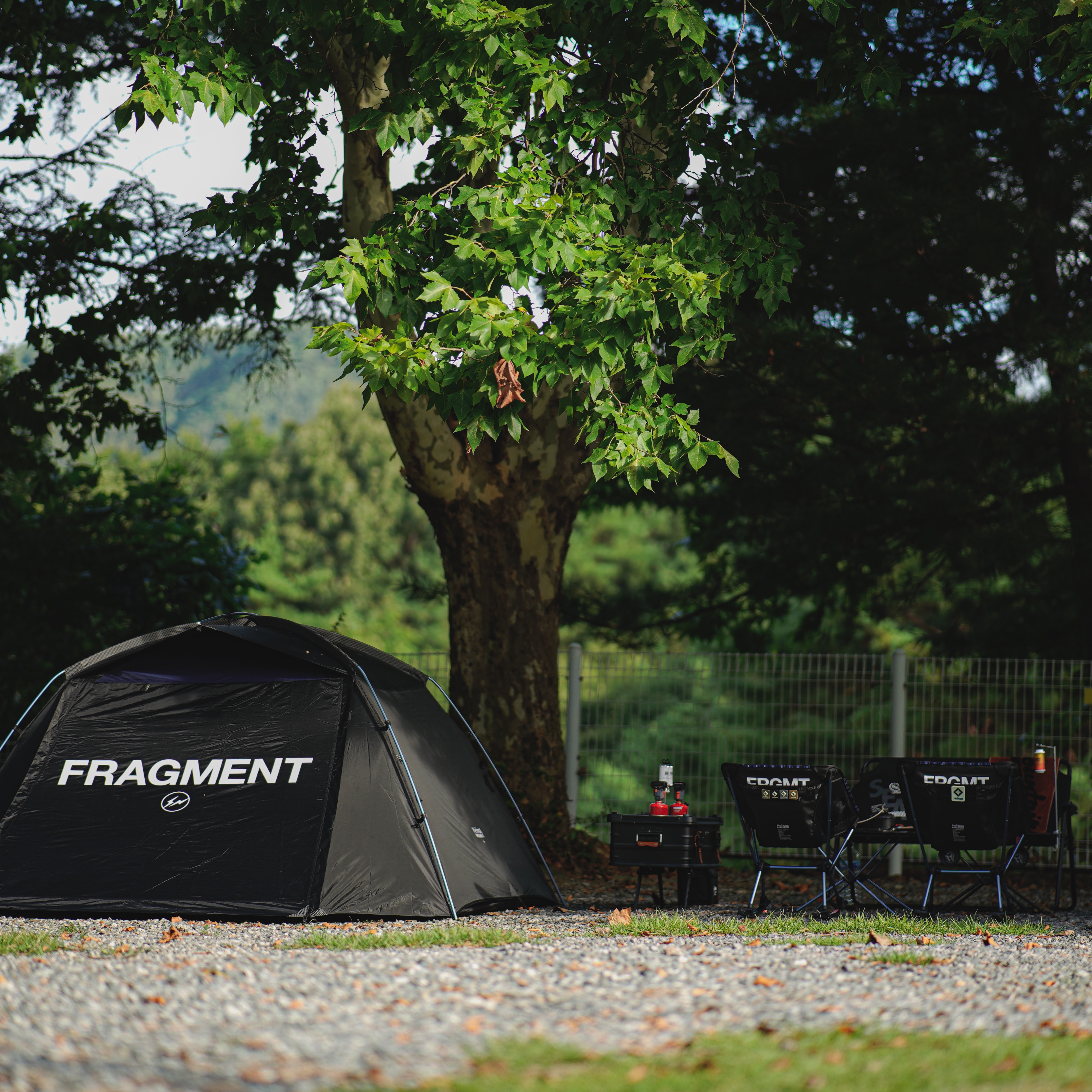 헬리녹스 x 프라그먼트 디자인 3P 돔 텐트 블랙 네이비 | Helinox | KREAM