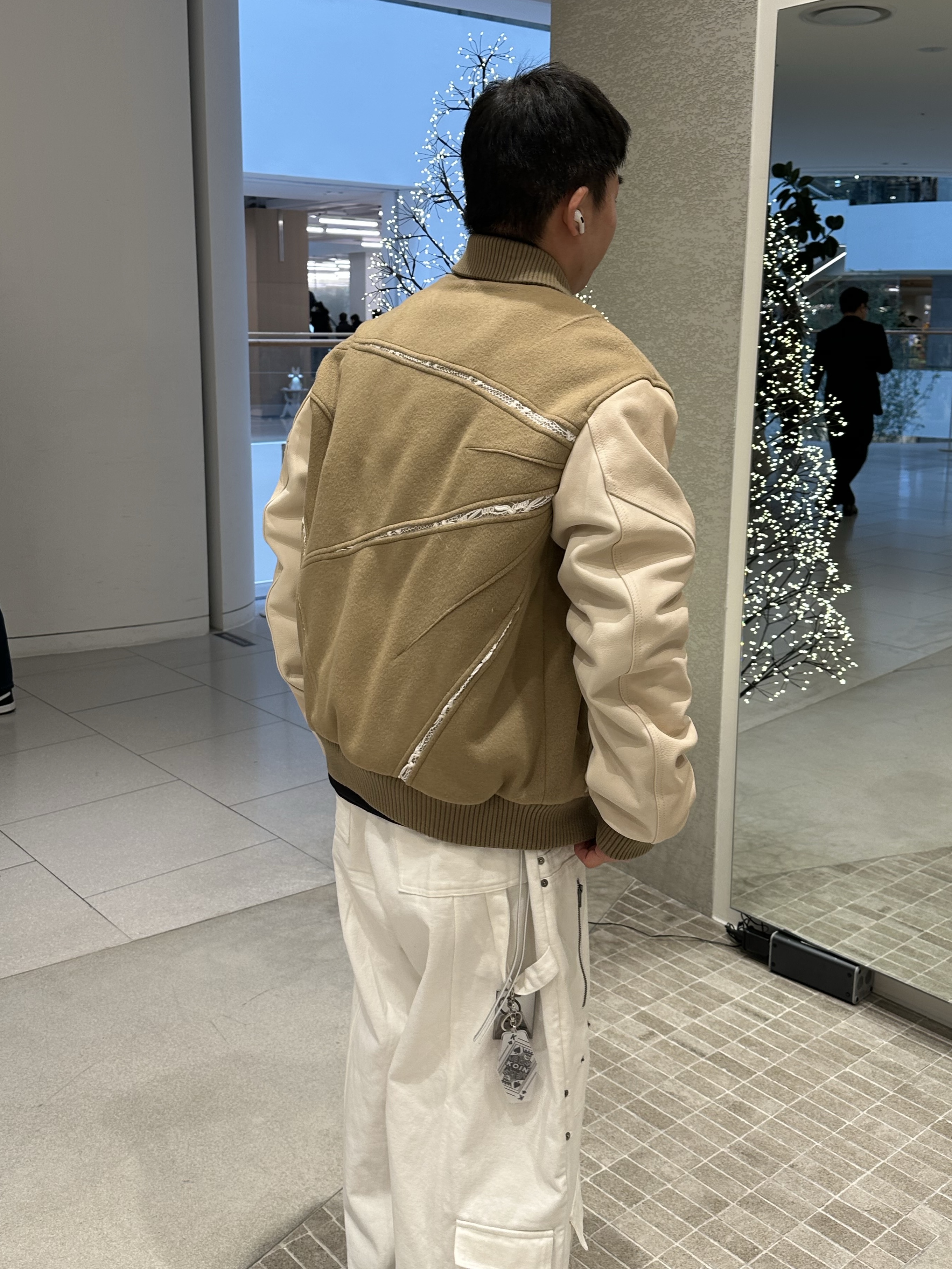 Nos Couleurs x Koin x Llud Rivet Carpenter Pants White 착용 스타일
