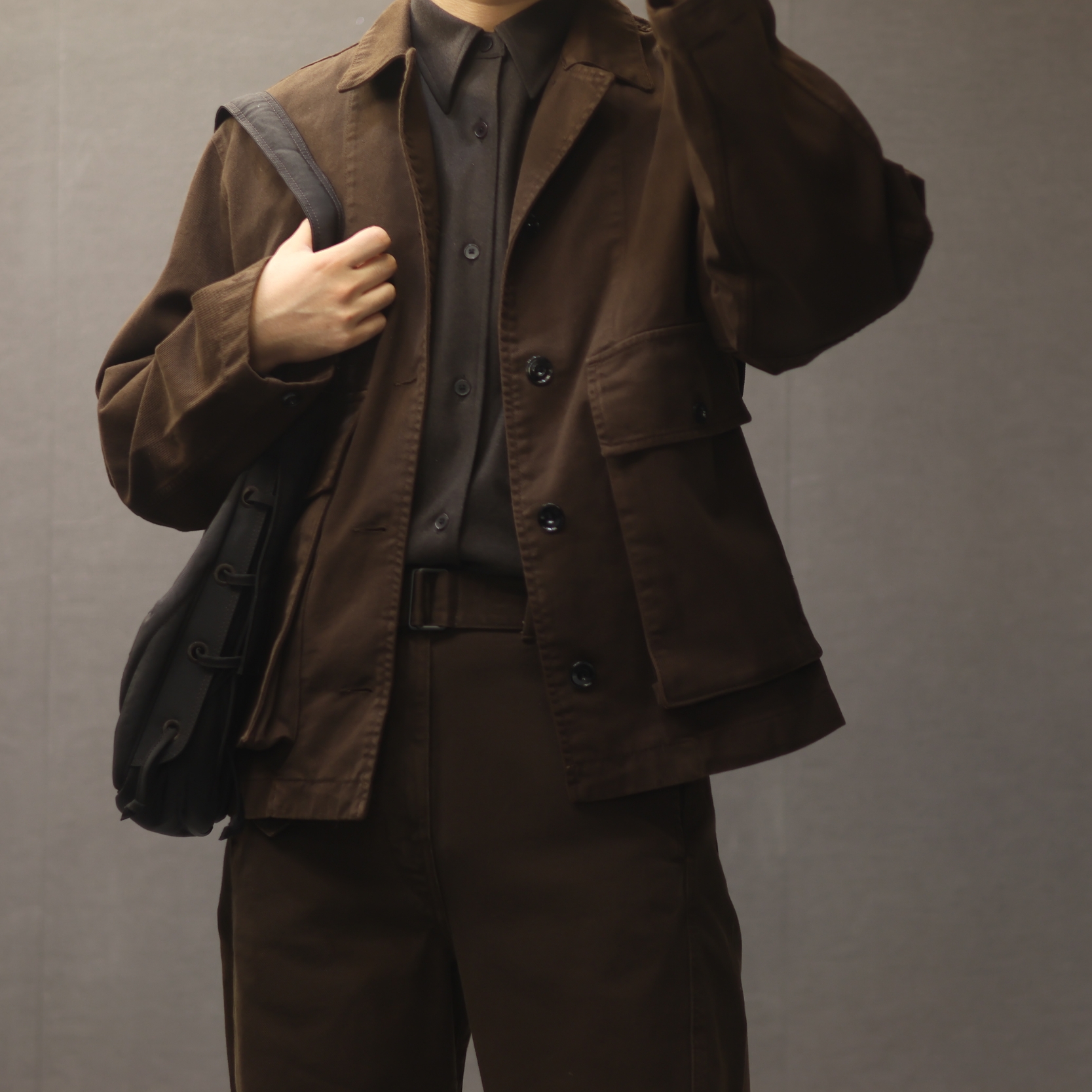 (W) Lemaire Garment Dyed Heavy Denim Boxy Jacket Espresso, Lemaire Twisted Belted Pants Garment Dyed Denim Espresso 착용 스타일 - 2