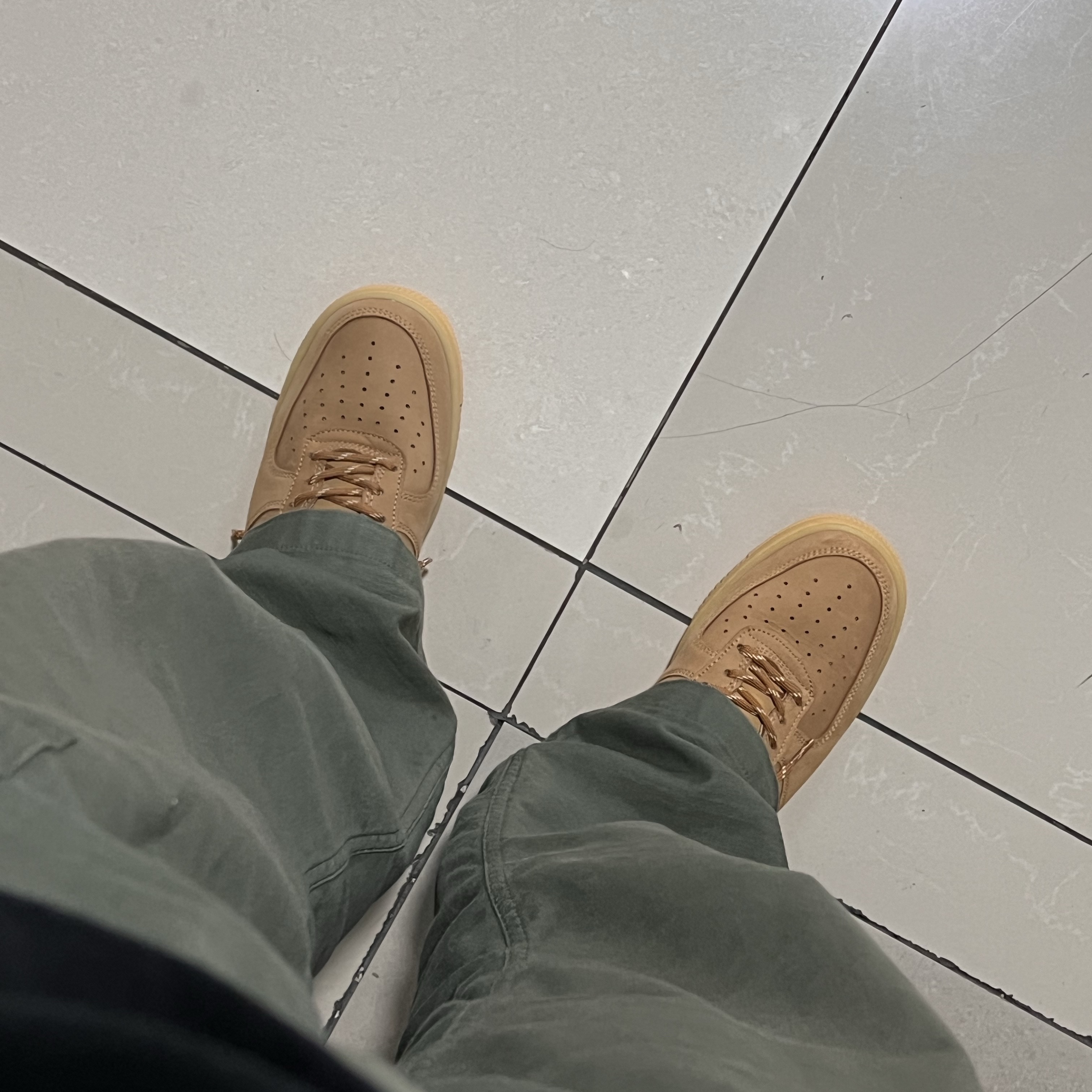 Nike Air Force 1 '07 WB Flax 착용 스타일