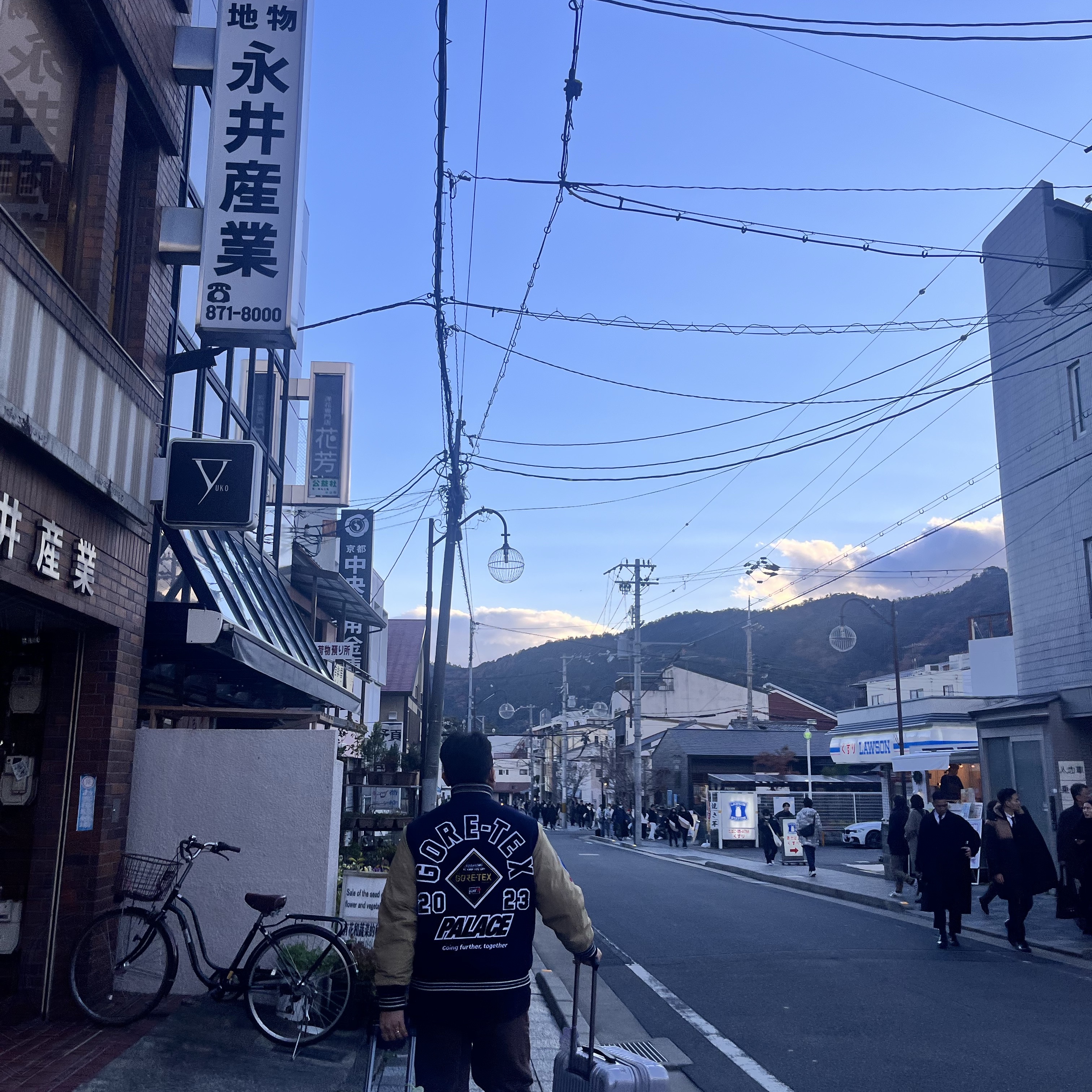 Palace Gore-Tex Going Further Varsity Navy - 23FW 착용 스타일 - 1