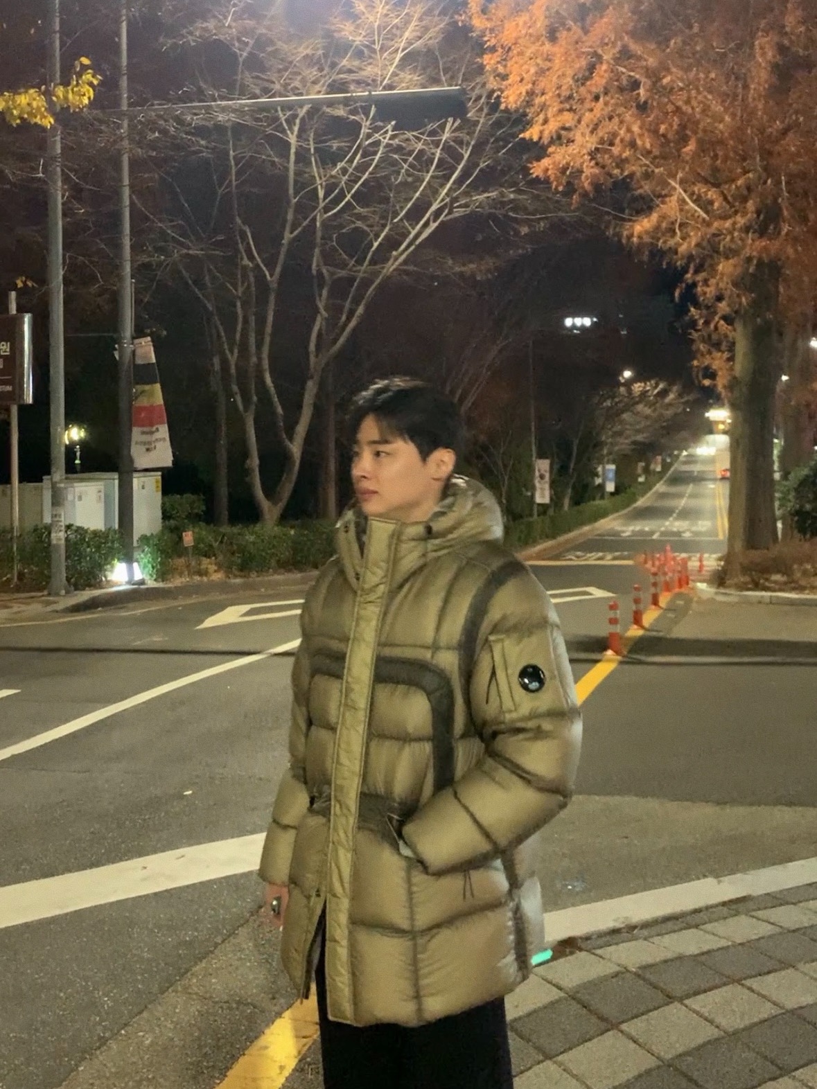 C.P. Company D.D. Shell Hooded Long Down Jacket Black - 24FW, C.P. Company D.D. Shell Hooded Long Down Jacket Vintage Khaki Beige - 24FW 착용 스타일 - 4