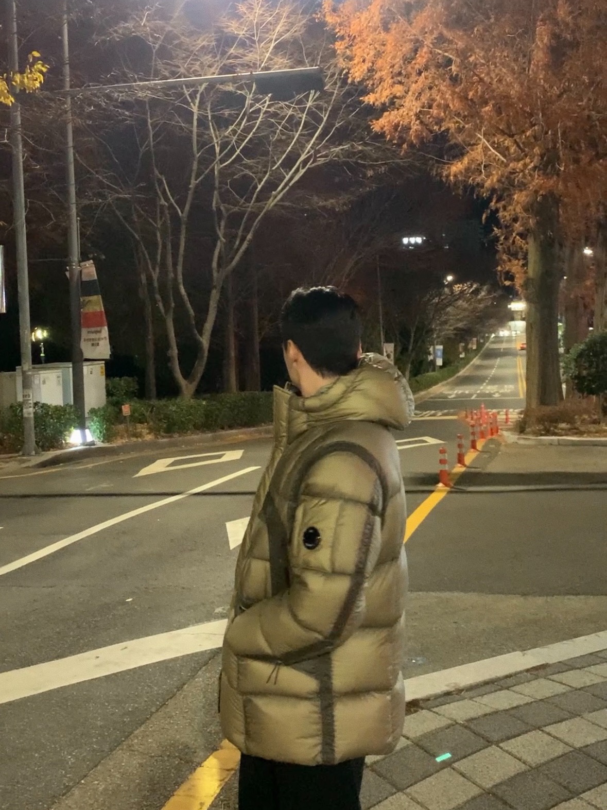 C.P. Company D.D. Shell Hooded Long Down Jacket Black - 24FW, C.P. Company D.D. Shell Hooded Long Down Jacket Vintage Khaki Beige - 24FW 착용 스타일 - 5