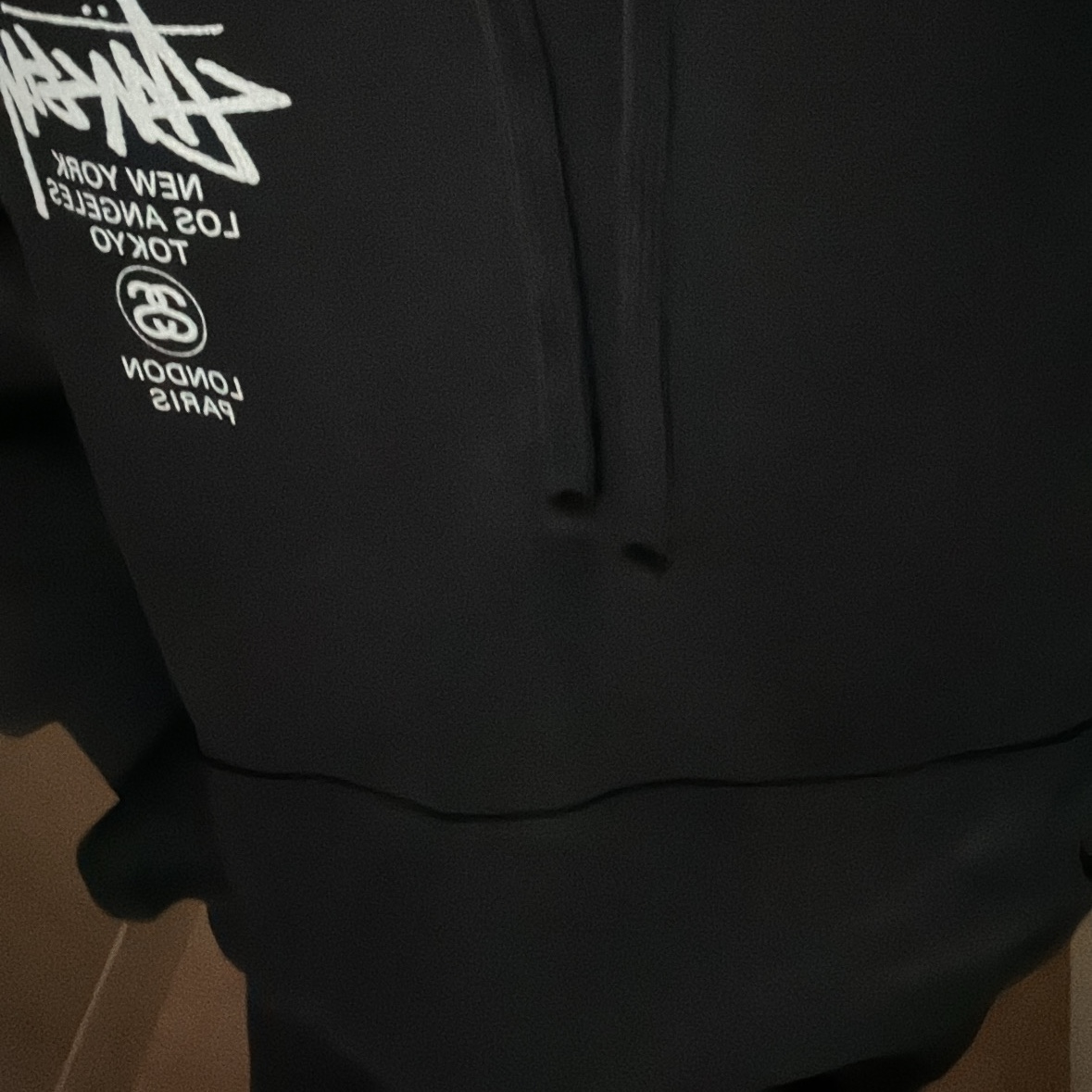 Stussy World Tour Hoodie Pigment Dyed Black 착용 스타일