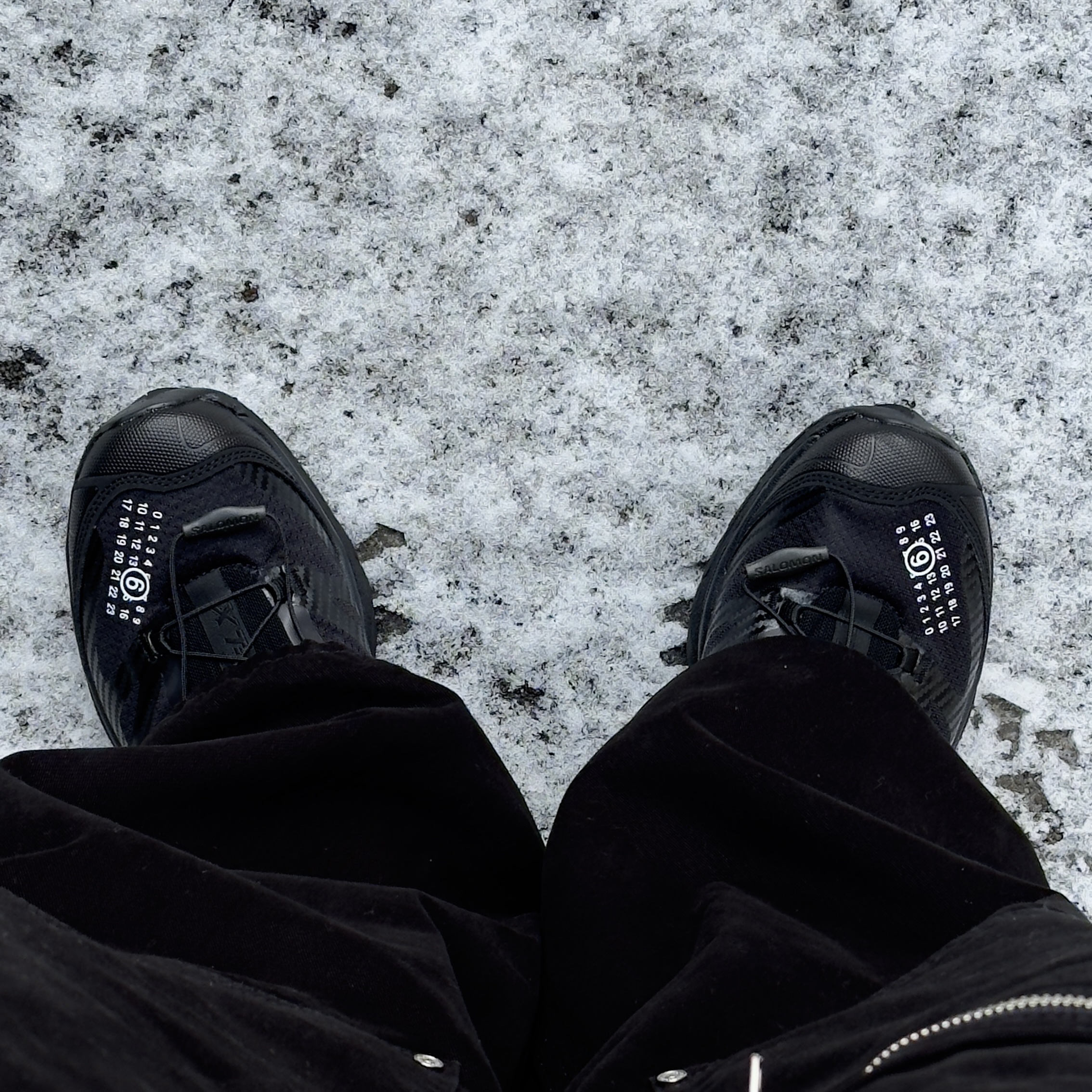 Salomon x MM6 Maison Margiela XT-4 Mule Black 착용 스타일