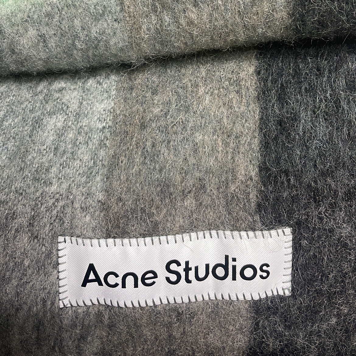 Acne Studios Mohair Check Muffler Grey Green Black 착용 스타일