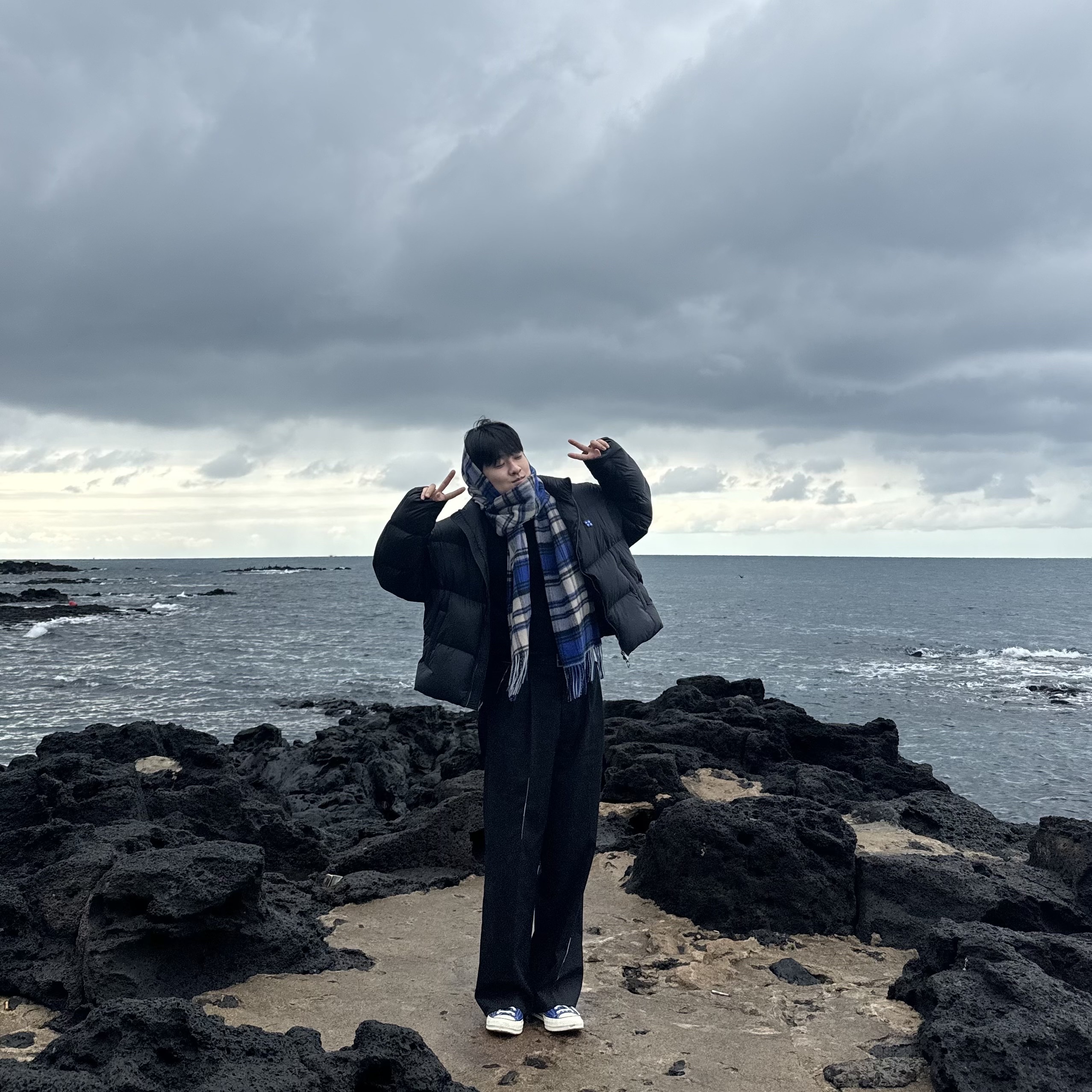 Ader Error Revint Plaid Muffler Z-Blue, Ader Error Sig; TRS/BL Tag Puffer Jacket 01 Noir 착용 스타일 - 1