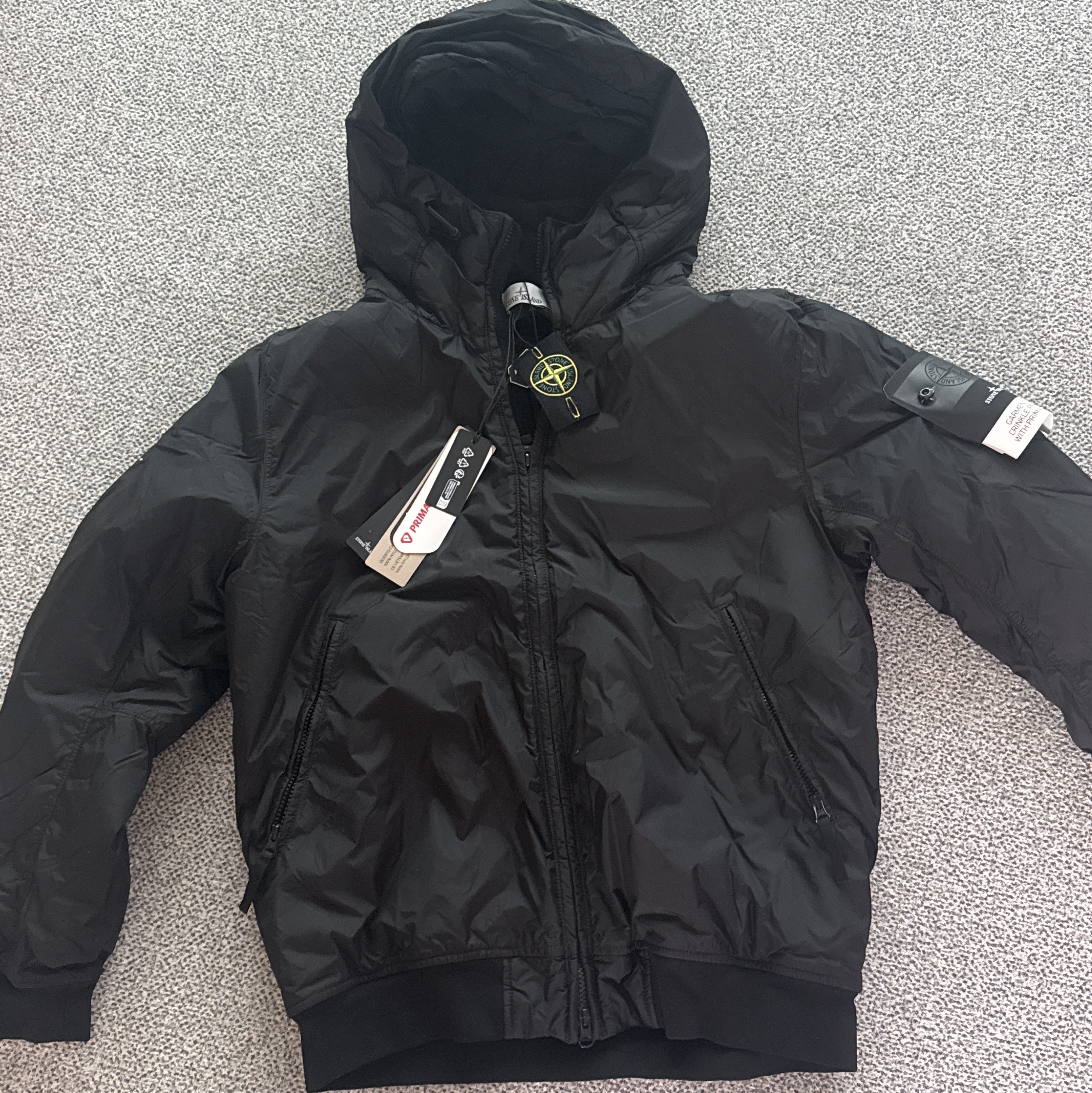 Stone Island 40823 Garment Dyed Crinkle Reps R-NY Down Jacket Black - 24FW 착용 스타일