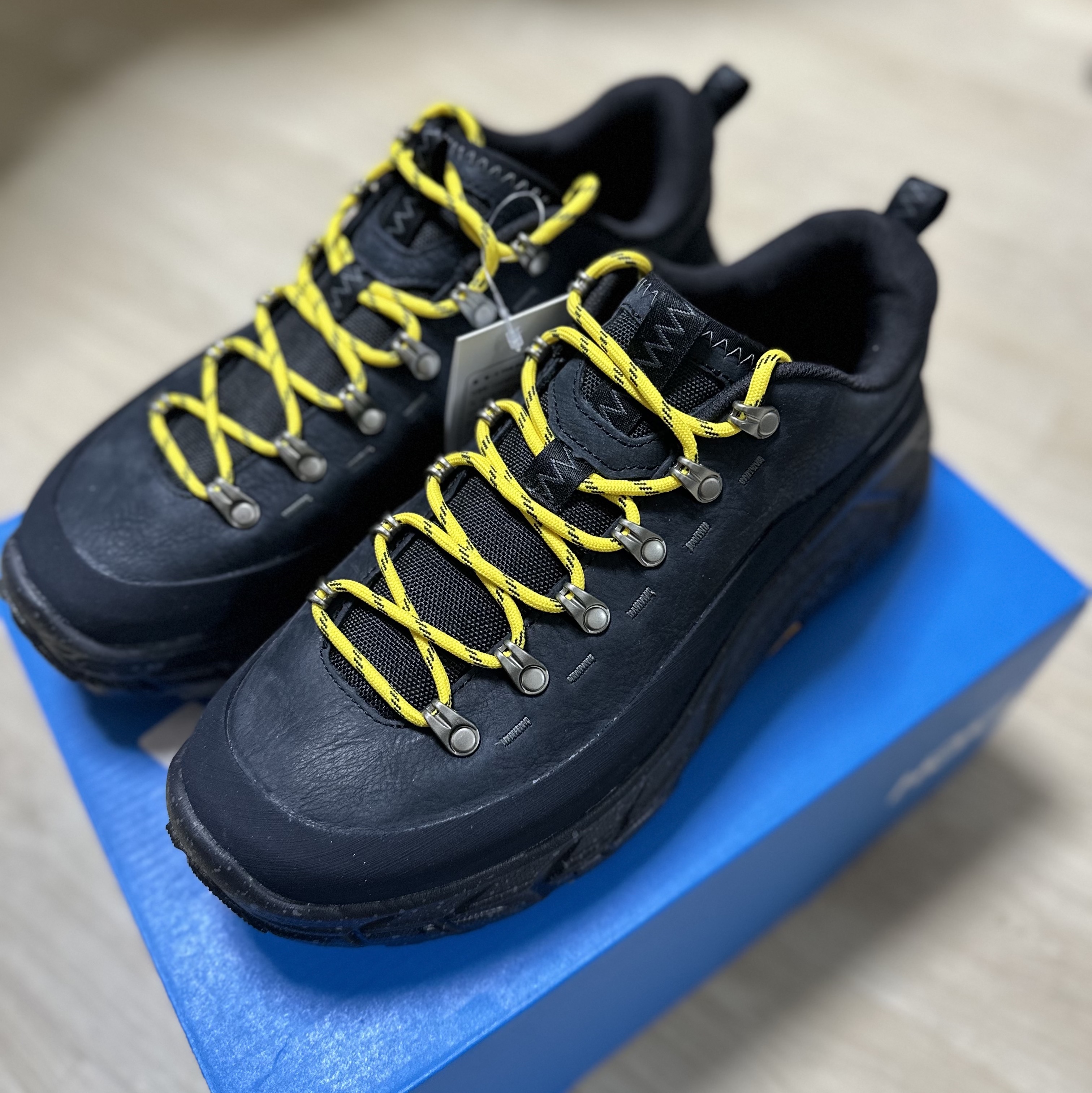 Hoka Tor Summit 2 Black 착용 스타일