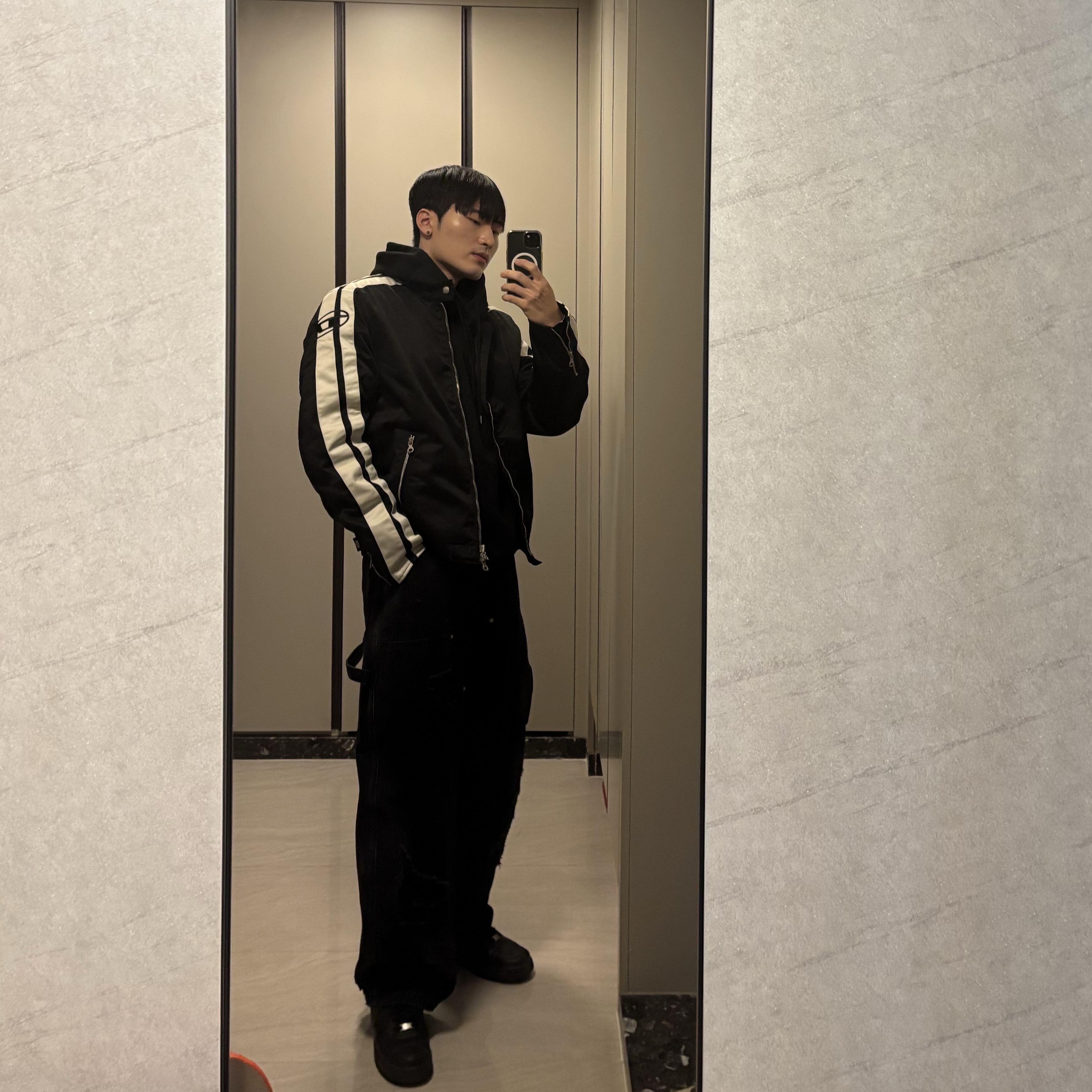 Diesel J-Beck Biker Jacket Black, Nike Air Force 1 '07 Low Triple Black 착용 스타일