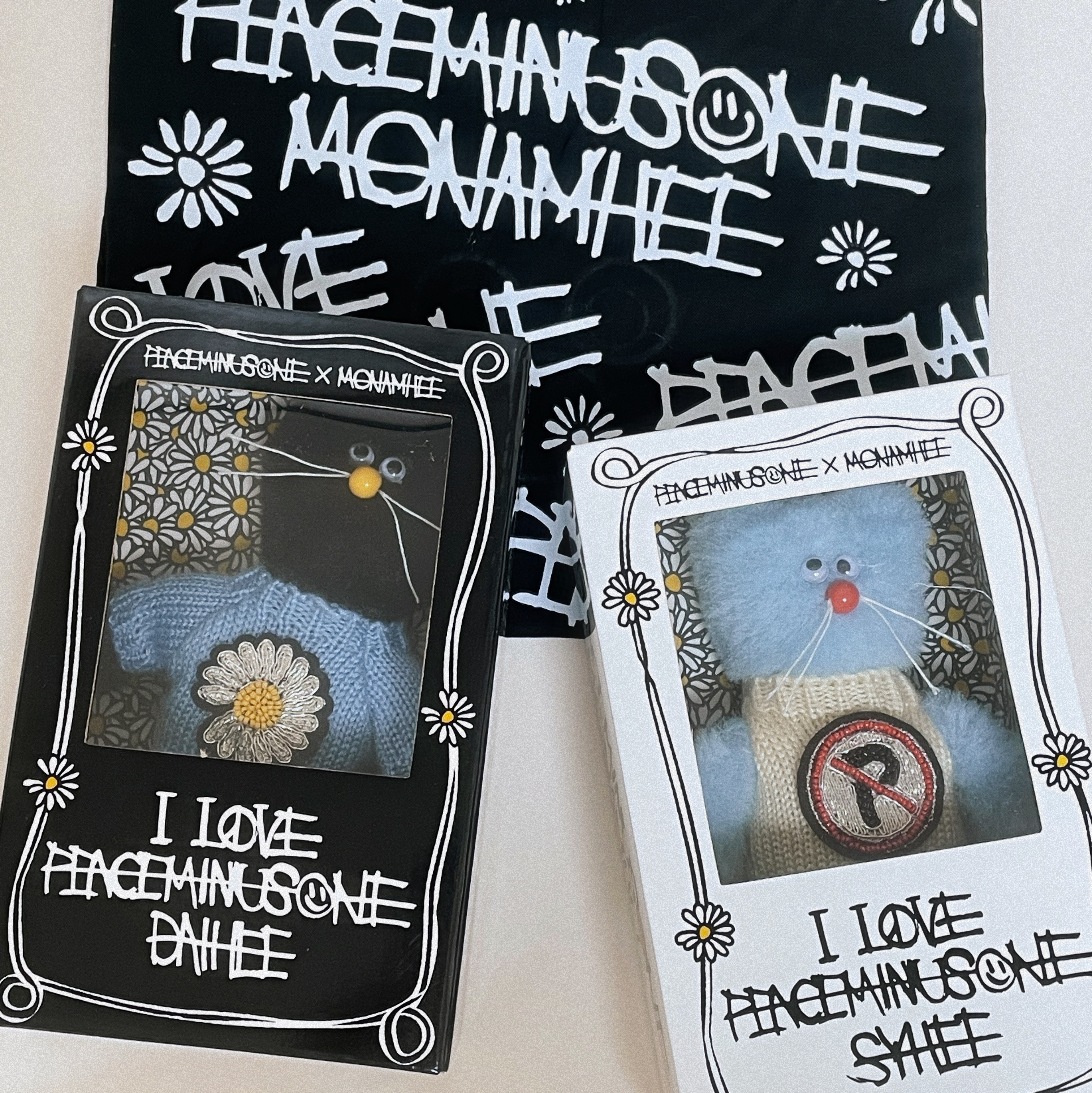 Monamhee x Peaceminusone Daihee Plush Keyring, Monamhee x Peaceminusone Syhee Plush Keyring 착용 스타일 - 1