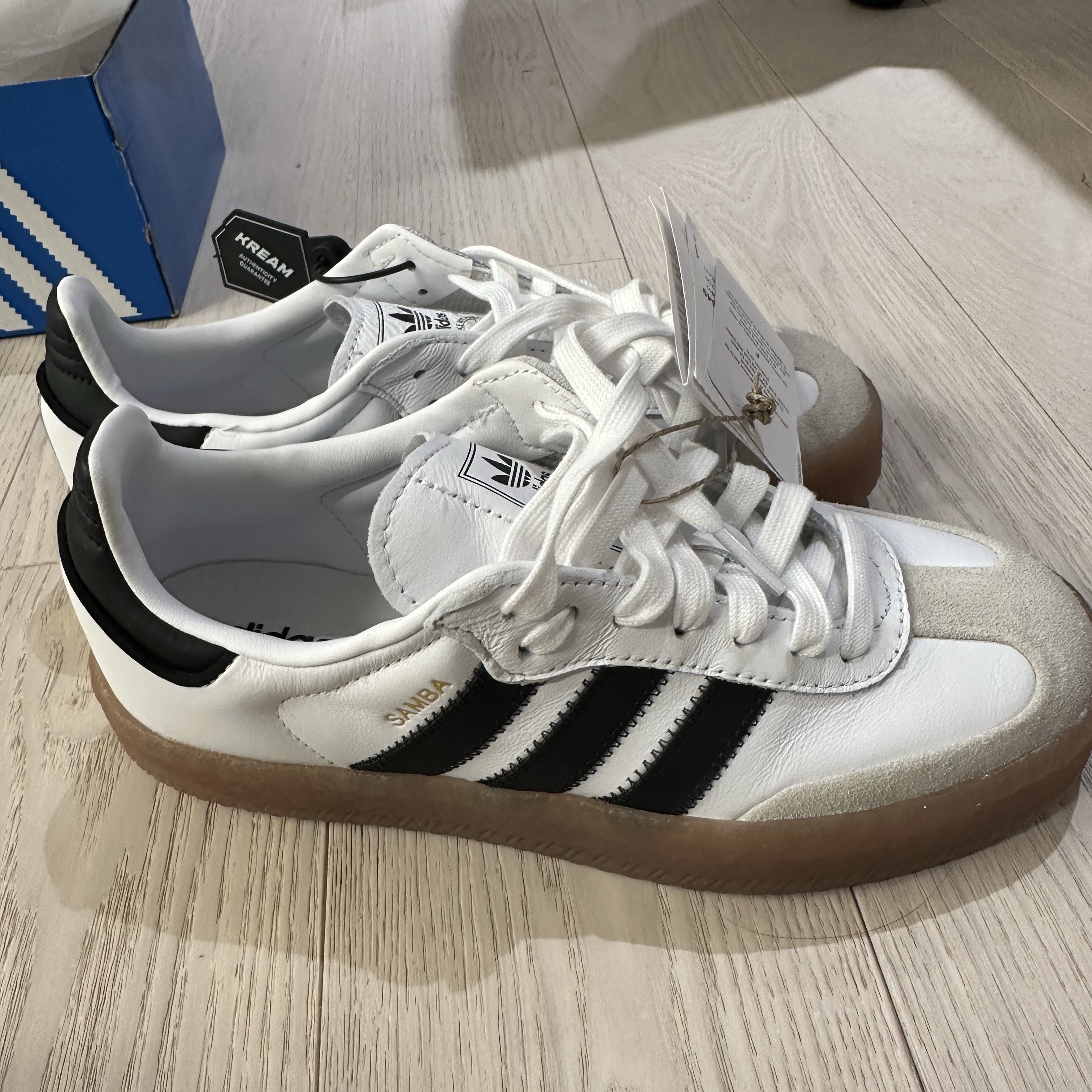 (W) Adidas Sambae Cloud White Core Black 착용 스타일