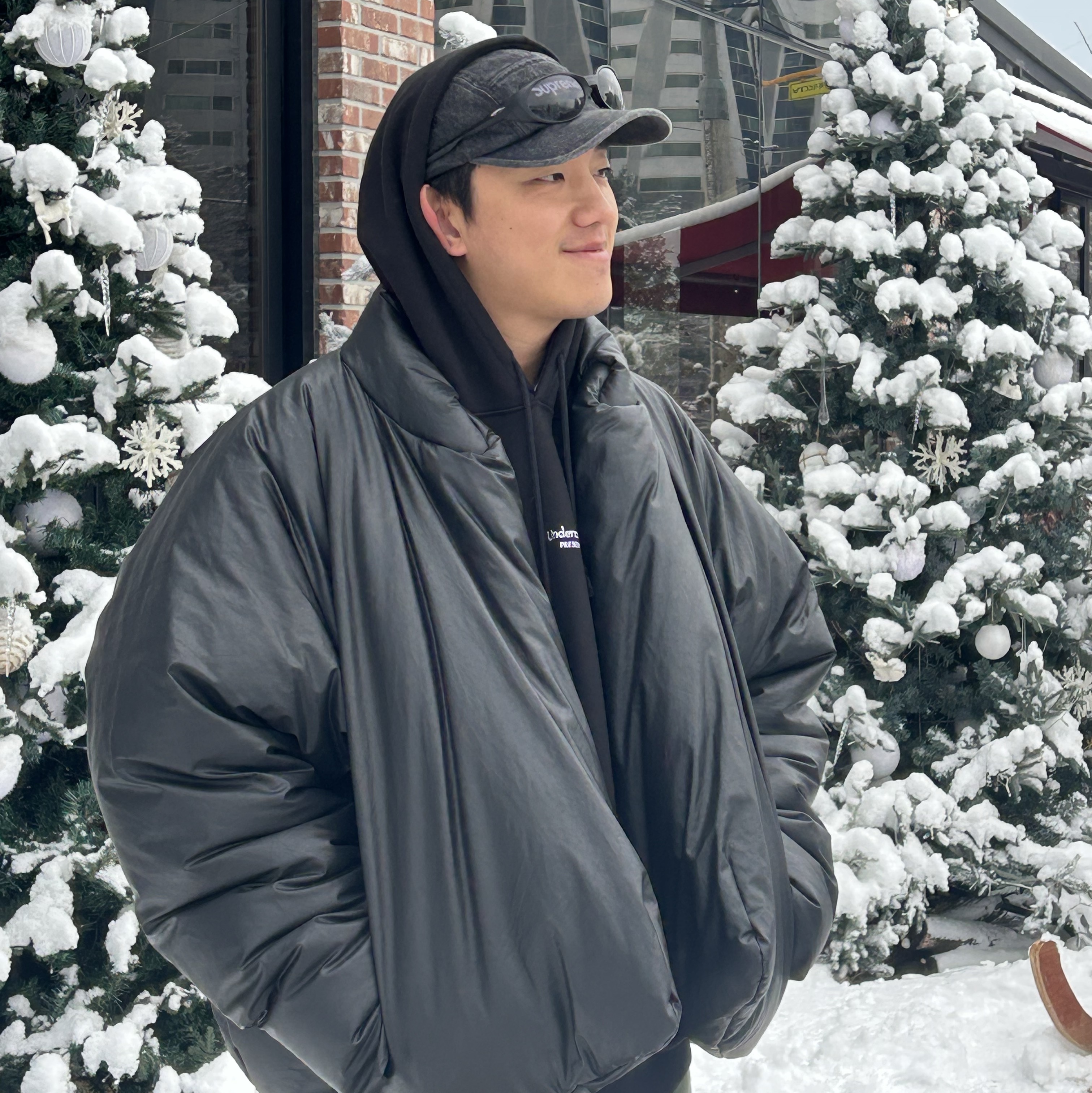 Oakley Eye Jacket Redux Matte Black Frame Prizm Grey Lenses High Bridge Fit, Supreme Denim Camp Cap Black - 24SS 착용 스타일 - 3