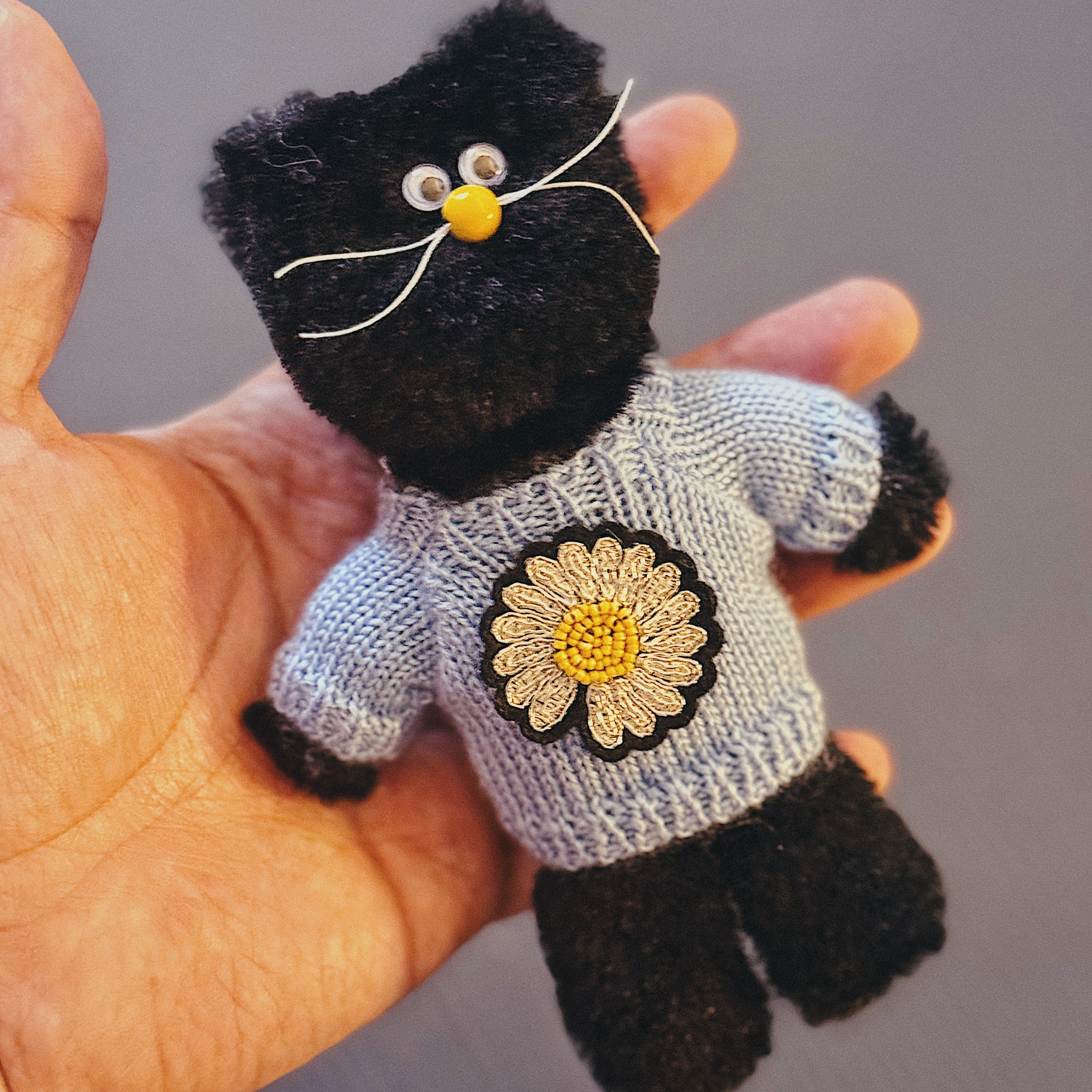 Monamhee x Peaceminusone Daihee Plush Keyring 착용 스타일