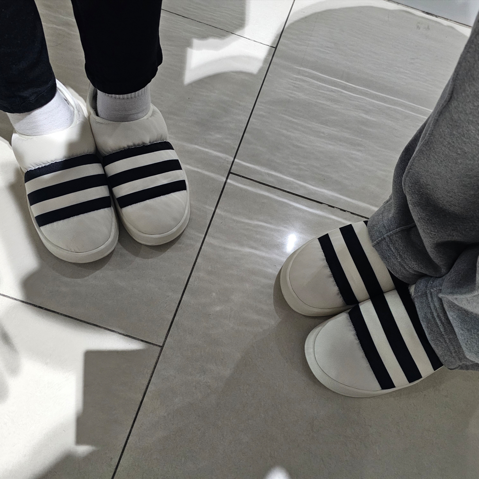 Adidas Puffylette Off White 착용 스타일
