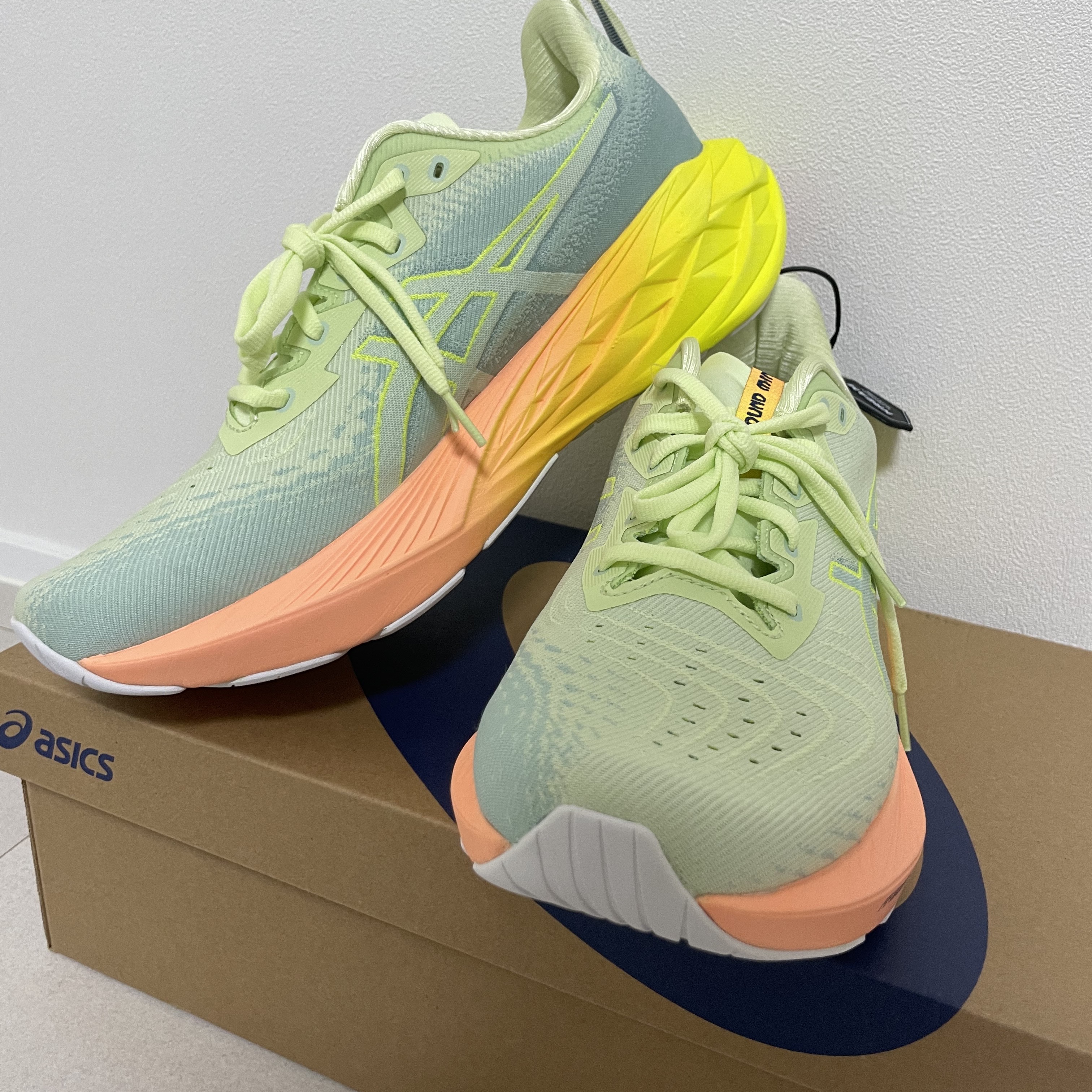 Asics Novablast 4 Cool Matcha Safety Yellow 착용 스타일