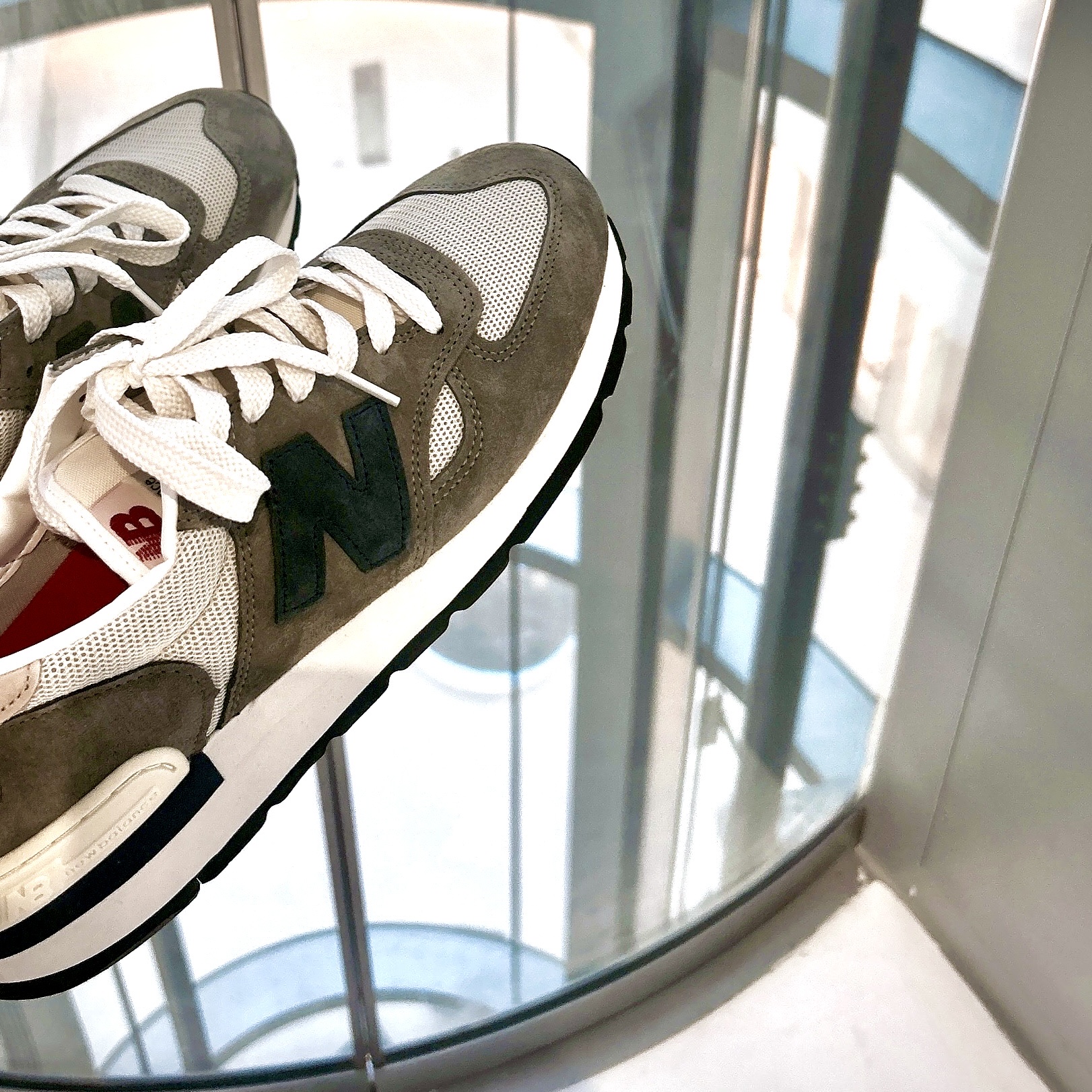 New Balance 990v1 Made in USA Olive 착용 스타일