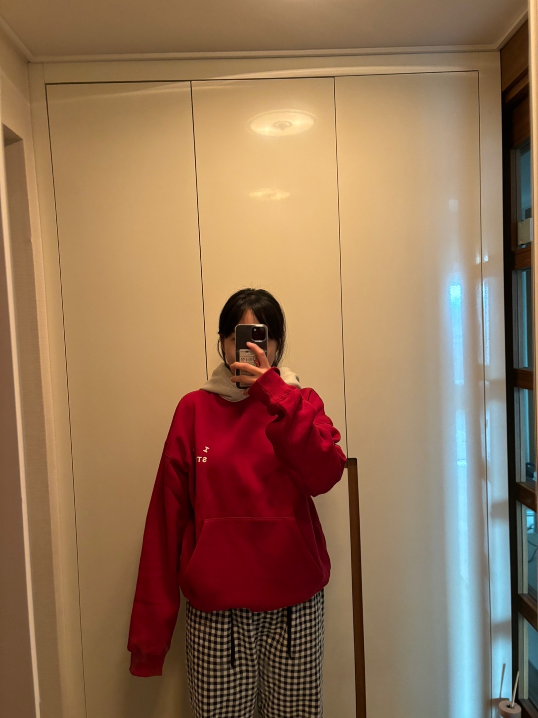 IAB Studio 24 Christmas Hoodie Burgundy Oatmeal 착용 스타일 - 1