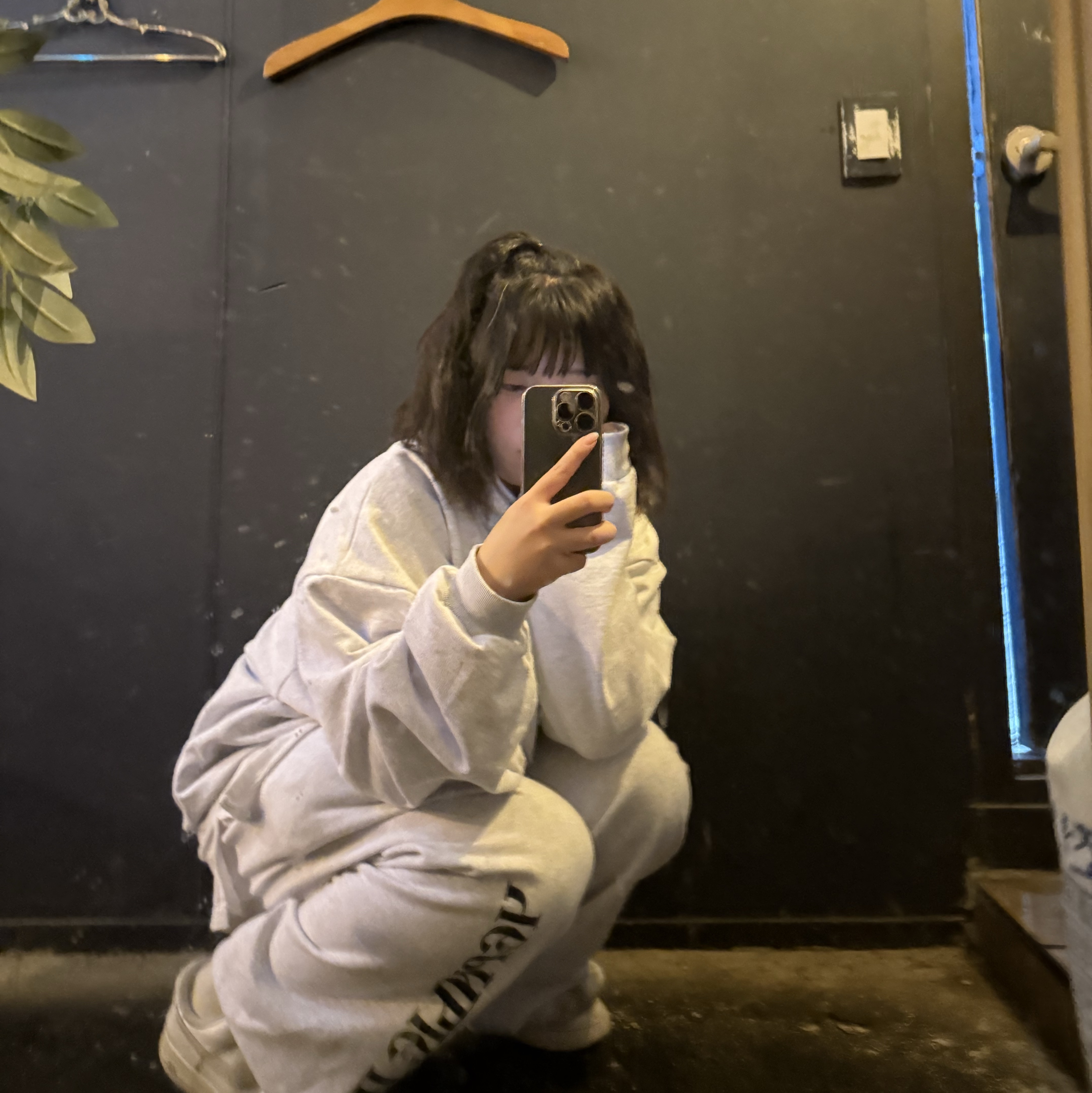 Yeezy x Gosha Rubchinskiy YZY Black Dogs Hoodie Heather Grey, Yeezy x Gosha Rubchinskiy YZY Black Dogs Jogger Heather Grey 착용 스타일 - 2