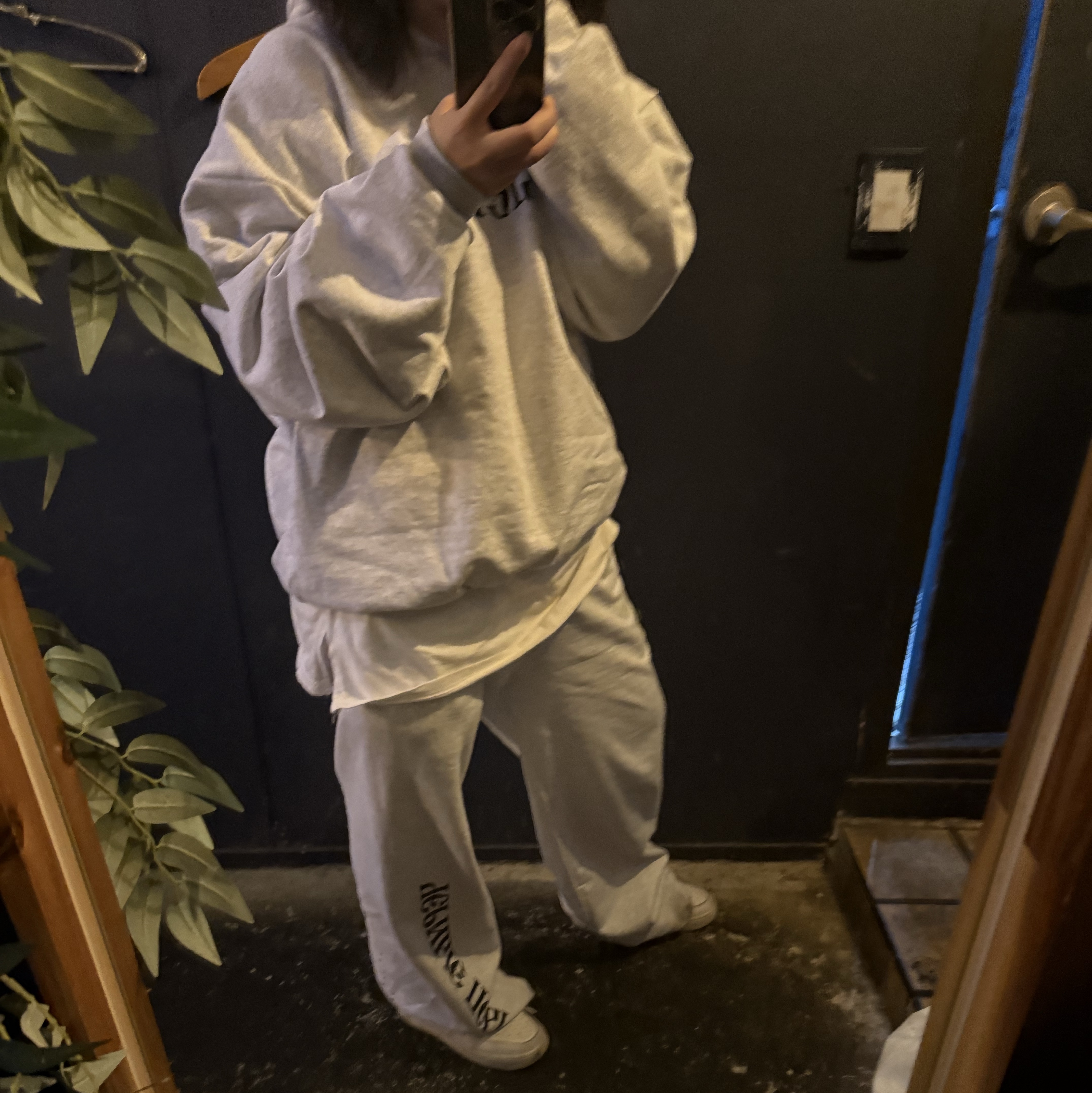 Yeezy x Gosha Rubchinskiy YZY Black Dogs Hoodie Heather Grey, Yeezy x Gosha Rubchinskiy YZY Black Dogs Jogger Heather Grey 착용 스타일 - 3
