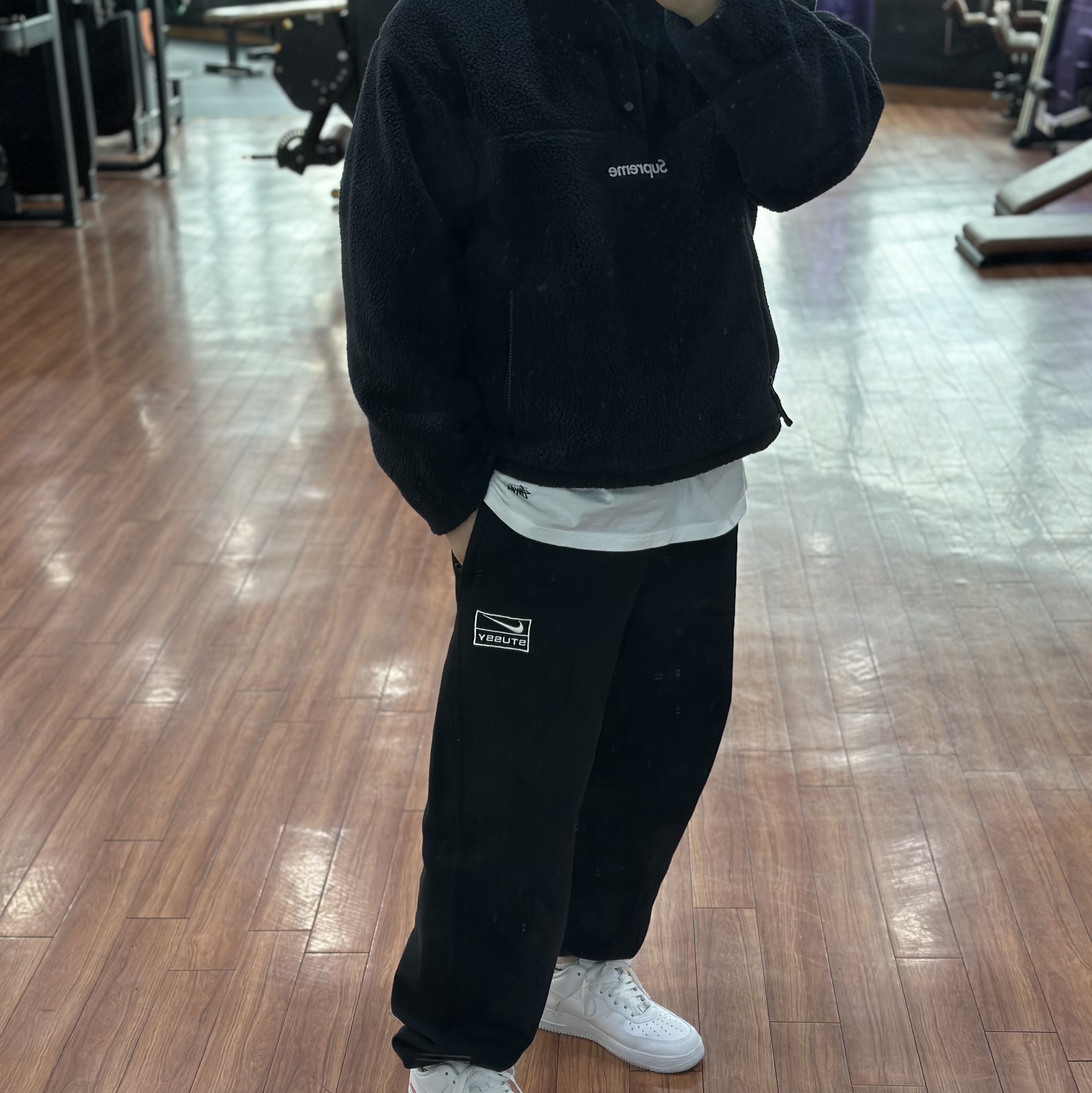 Supreme Polartec Shearling Reversible Pullover Black - 24FW, Stussy Undershirt White (3 Pack) 착용 스타일 - 1