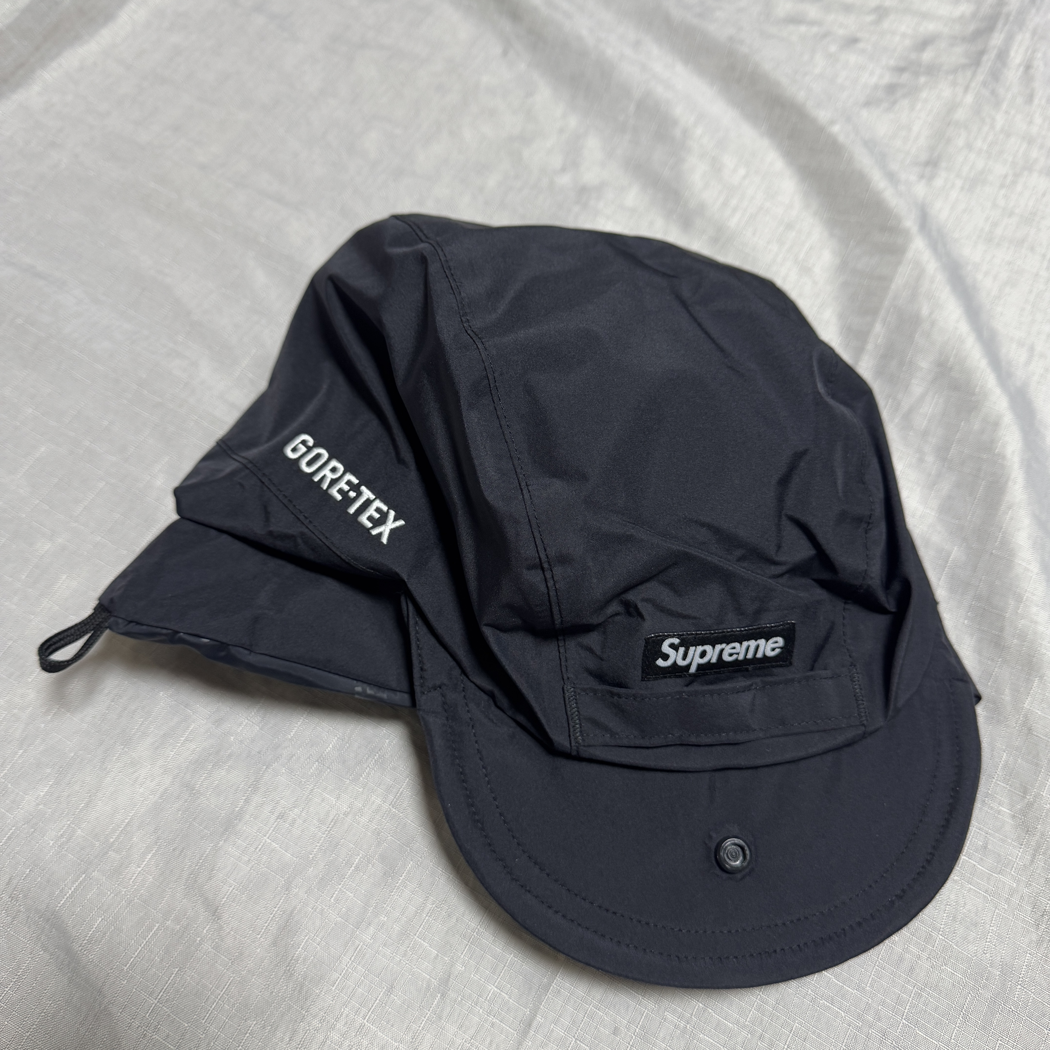 Supreme Gore-Tex Earflap Cap Black - 24FW 착용 스타일 - 1