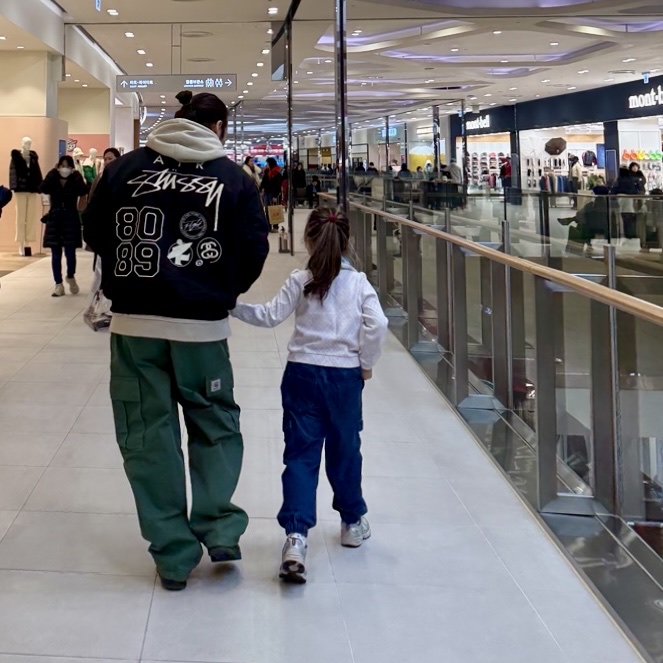 Nike x Stussy Reversible Jacket Black (FJ9154-010), Nike x There SB Dunk Low Pro Anthracite and Gorge Green 착용 스타일 - 1