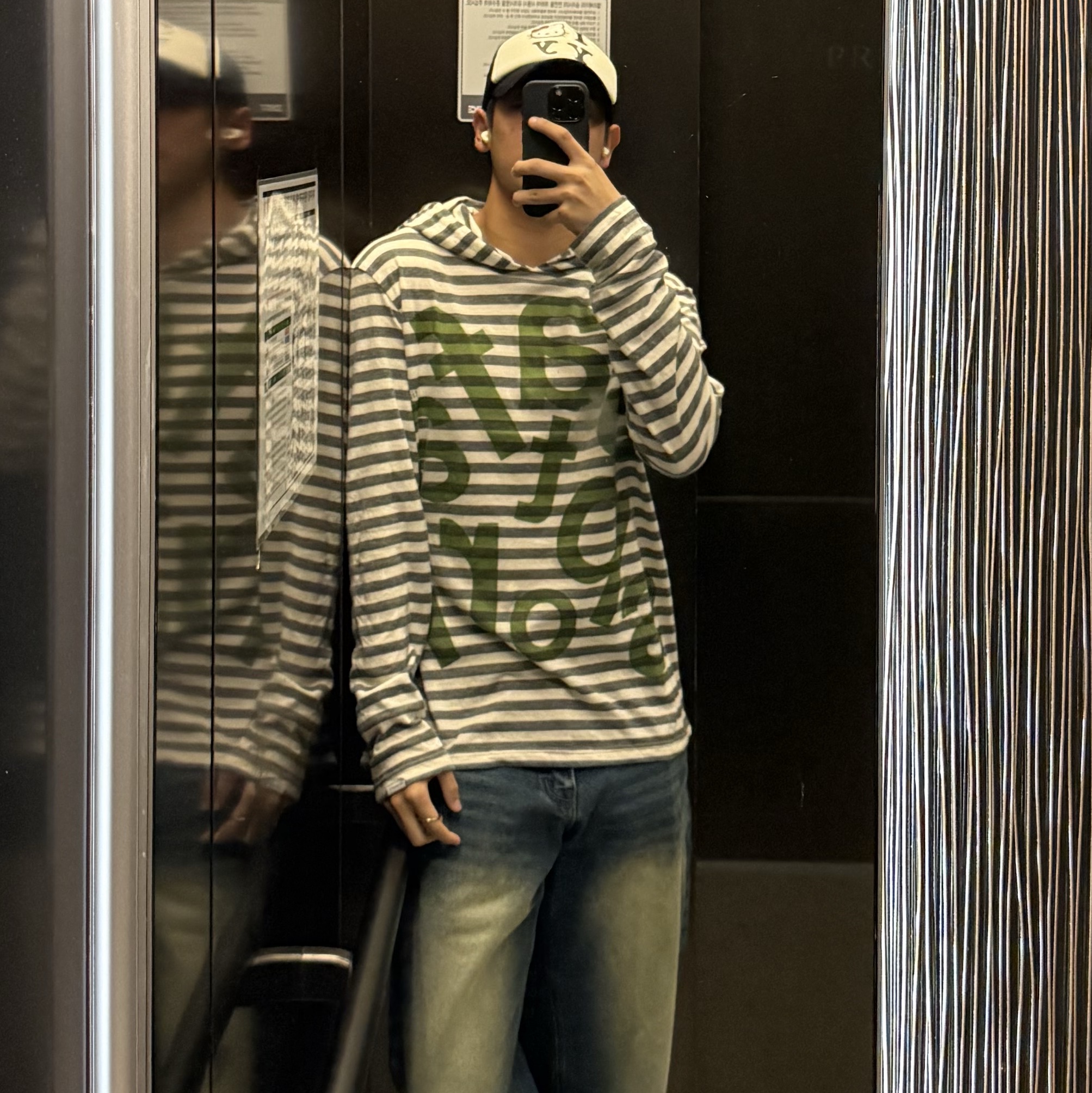 [KREAM 단독] Safarispot Ticketing Stripe Border Hoodie Gray, Open Yy x Hello Kitty Trucker Cap Black 착용 스타일