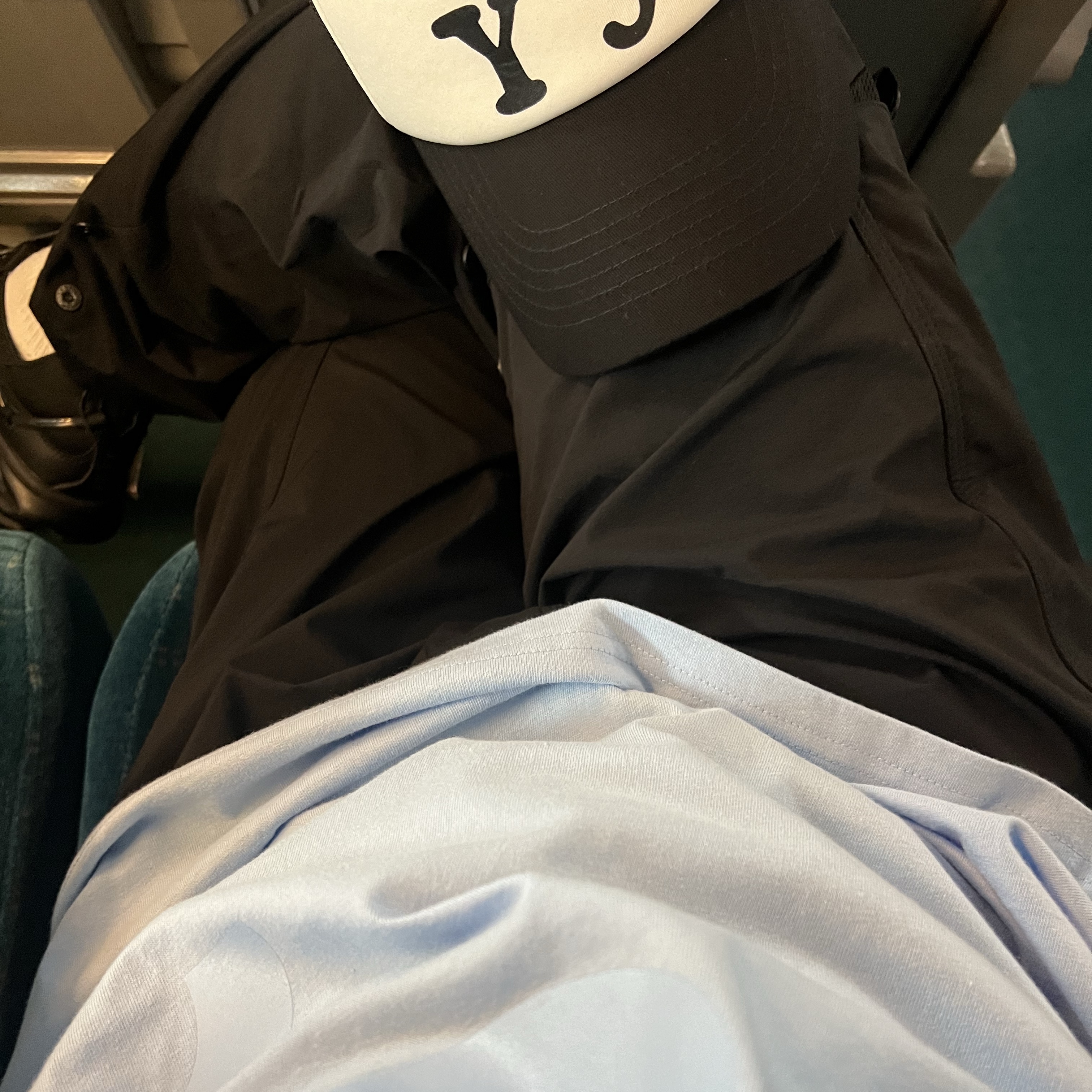 [예약 배송][KREAM 단독] Safarispot Basic Safari T-Shirt Sky, Open Yy x Hello Kitty Trucker Cap Black 착용 스타일