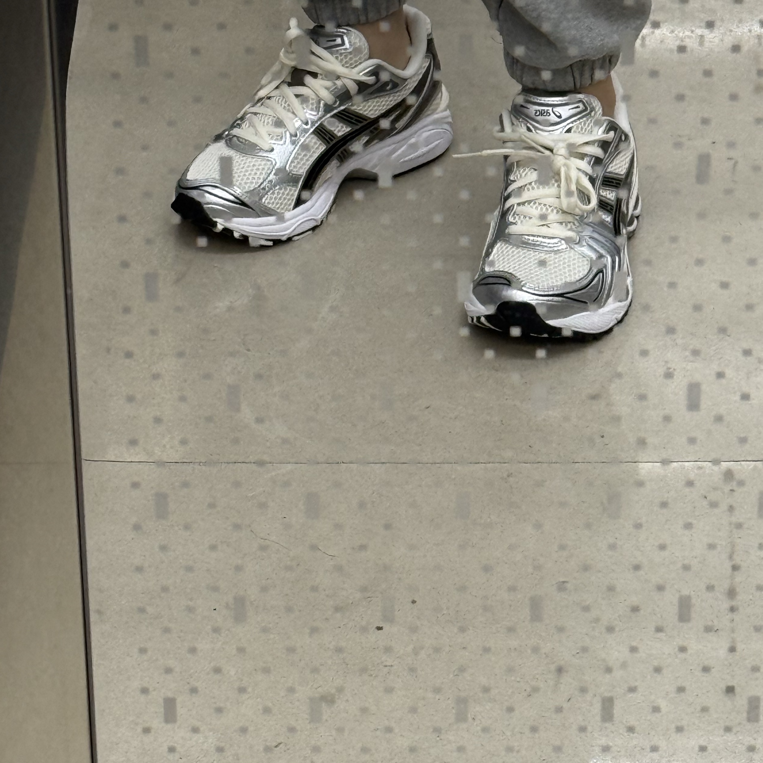 Asics Gel-Kayano 14 Cream Black 착용 스타일