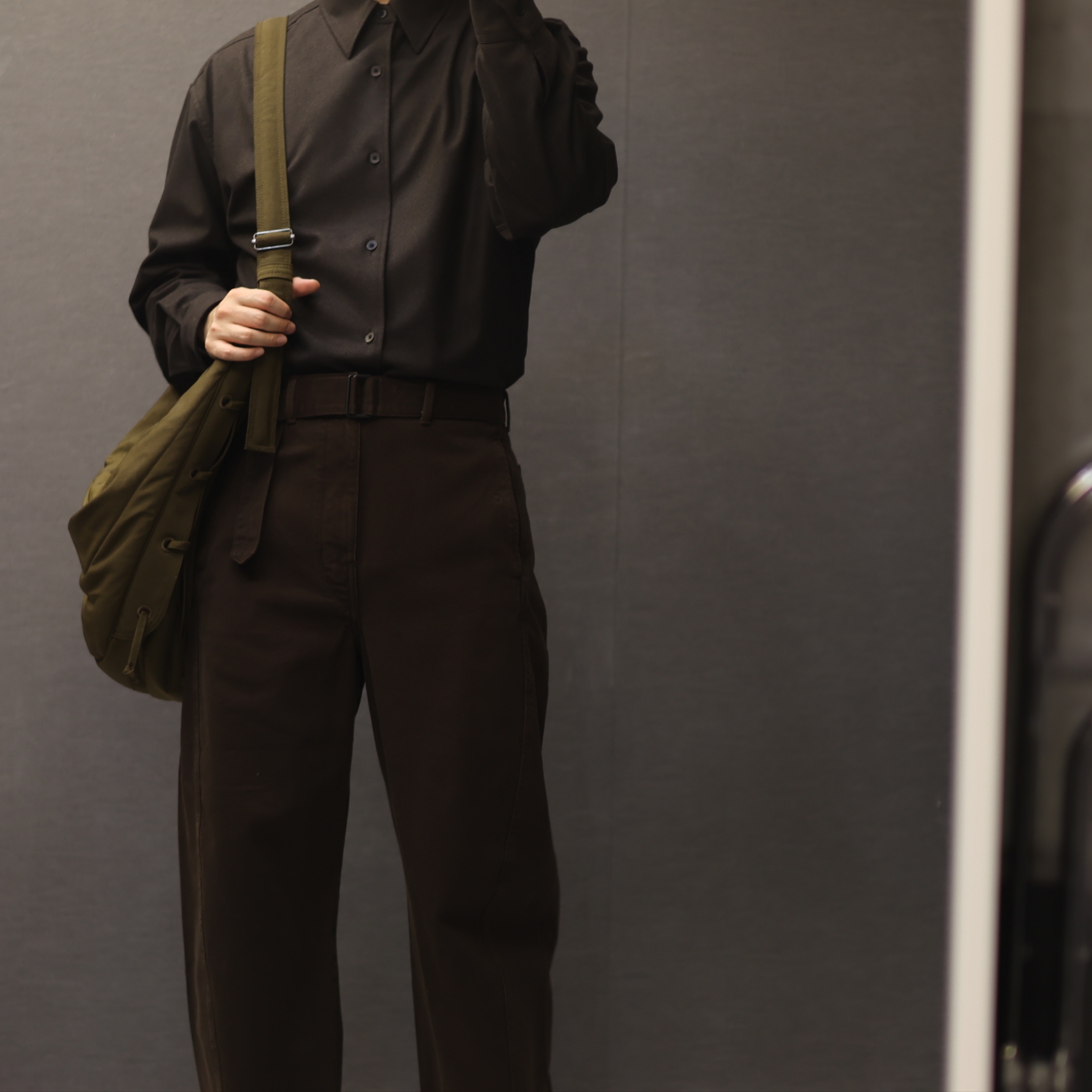 (W) Lemaire Garment Dyed Heavy Denim Boxy Jacket Espresso, Lemaire Twisted Belted Pants Garment Dyed Denim Espresso 착용 스타일 - 5