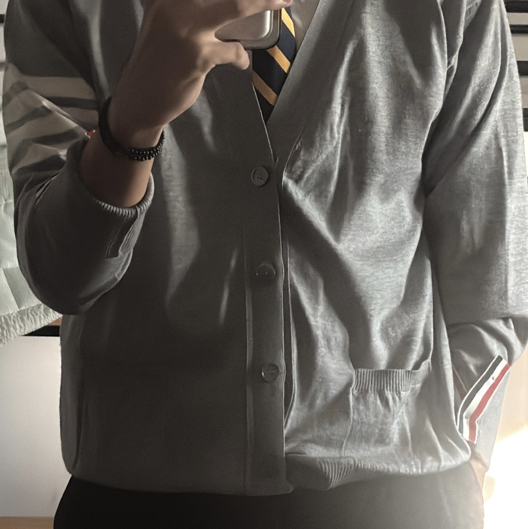 Thom Browne Sustainable Fine Merino Wool 4-Bar Classic Cardigan Medium Grey 착용 스타일
