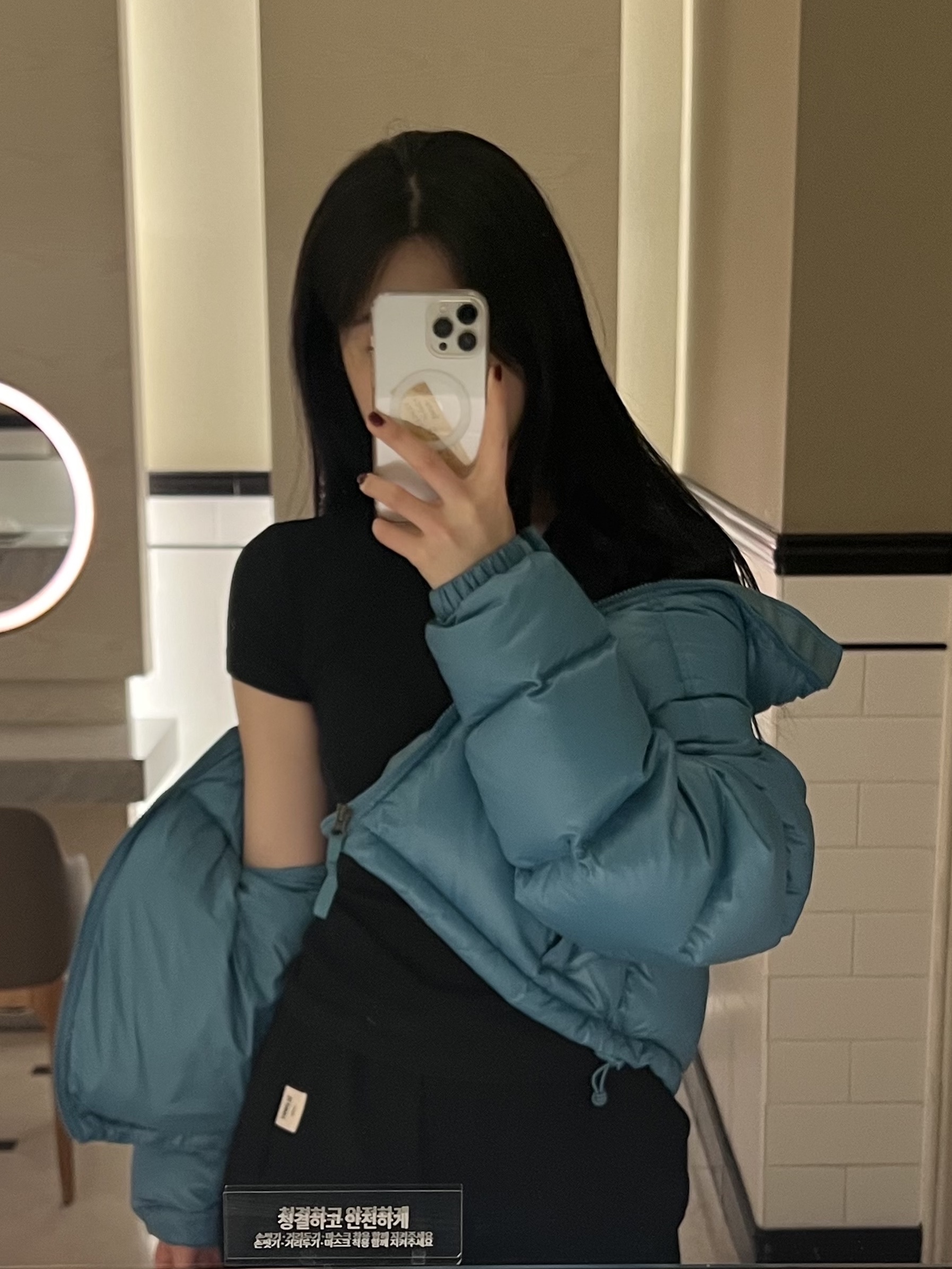 (W) The North Face Nuptse Short Jacket Storm Blue 착용 스타일