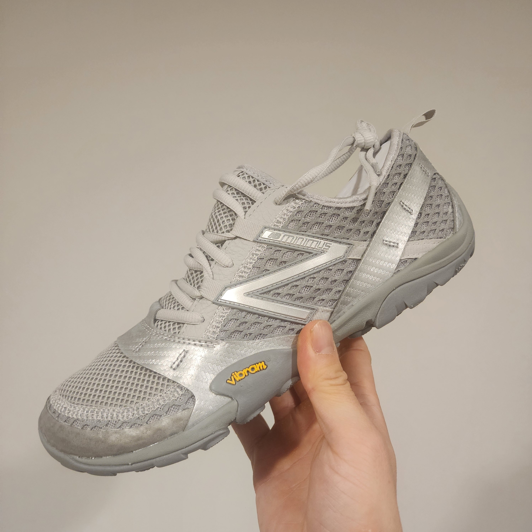 New Balance Minimus MT10O Slate Grey Silver Metallic 착용 스타일 - 1