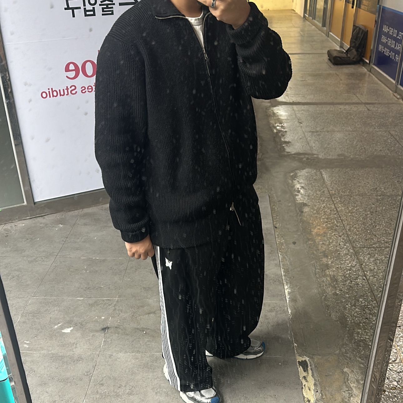 Maison Margiela Knit Zip Up Cardigan Black, Needles H.D. Track Pants Poly Smooth Black White 착용 스타일