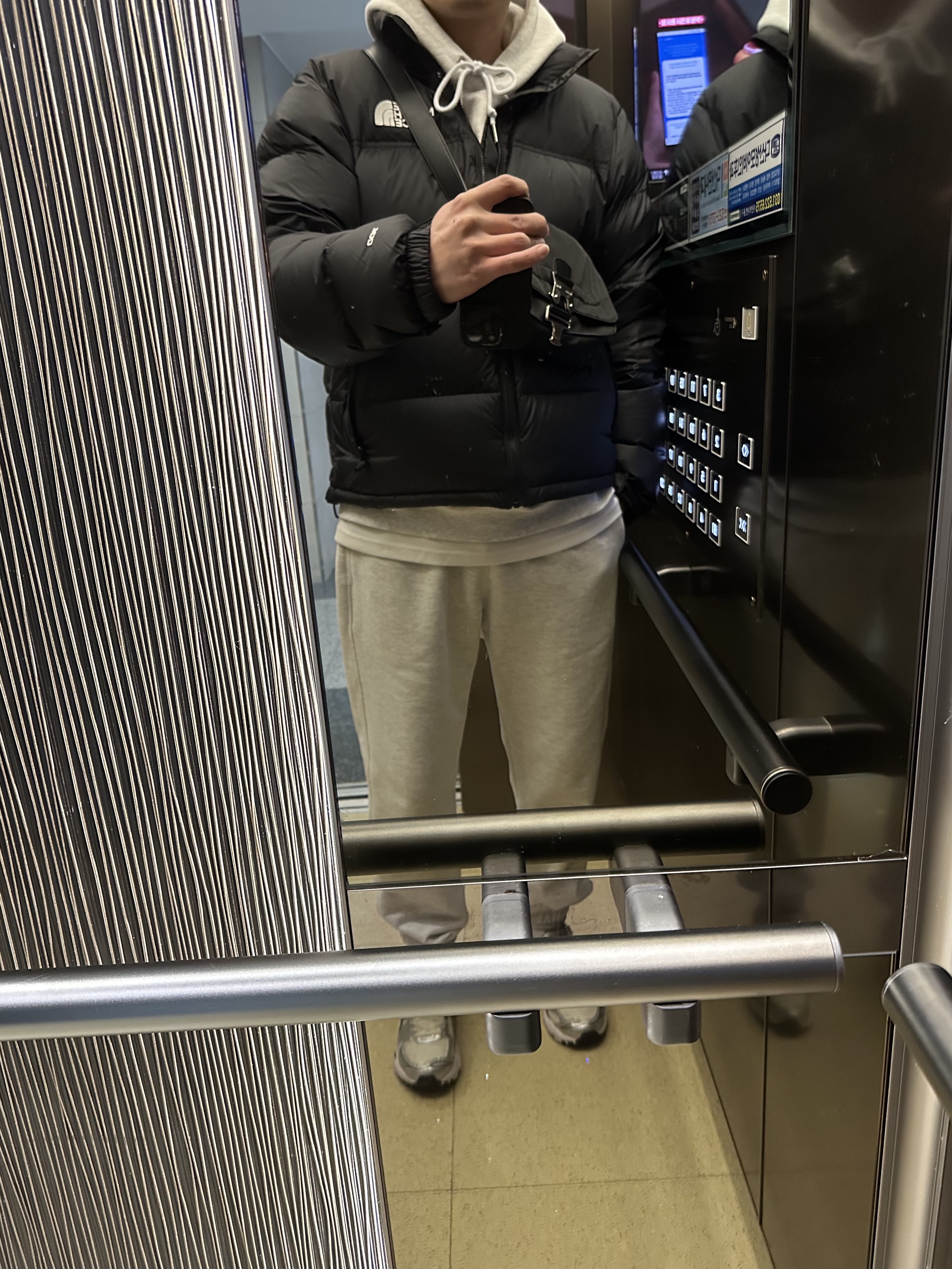 The North Face 1996 Retro Nuptse Down Jacket TNF Black 착용 스타일 - 3