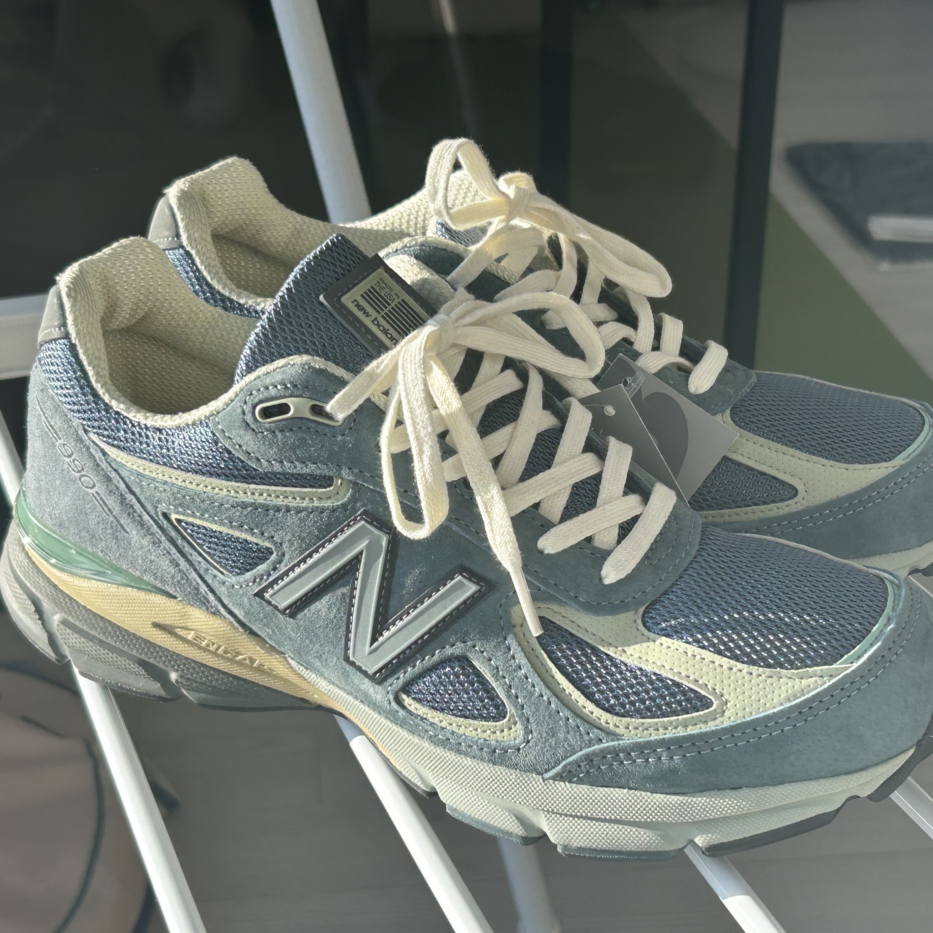 New Balance x Auralee 990v4 Made in USA Trooper 착용 스타일