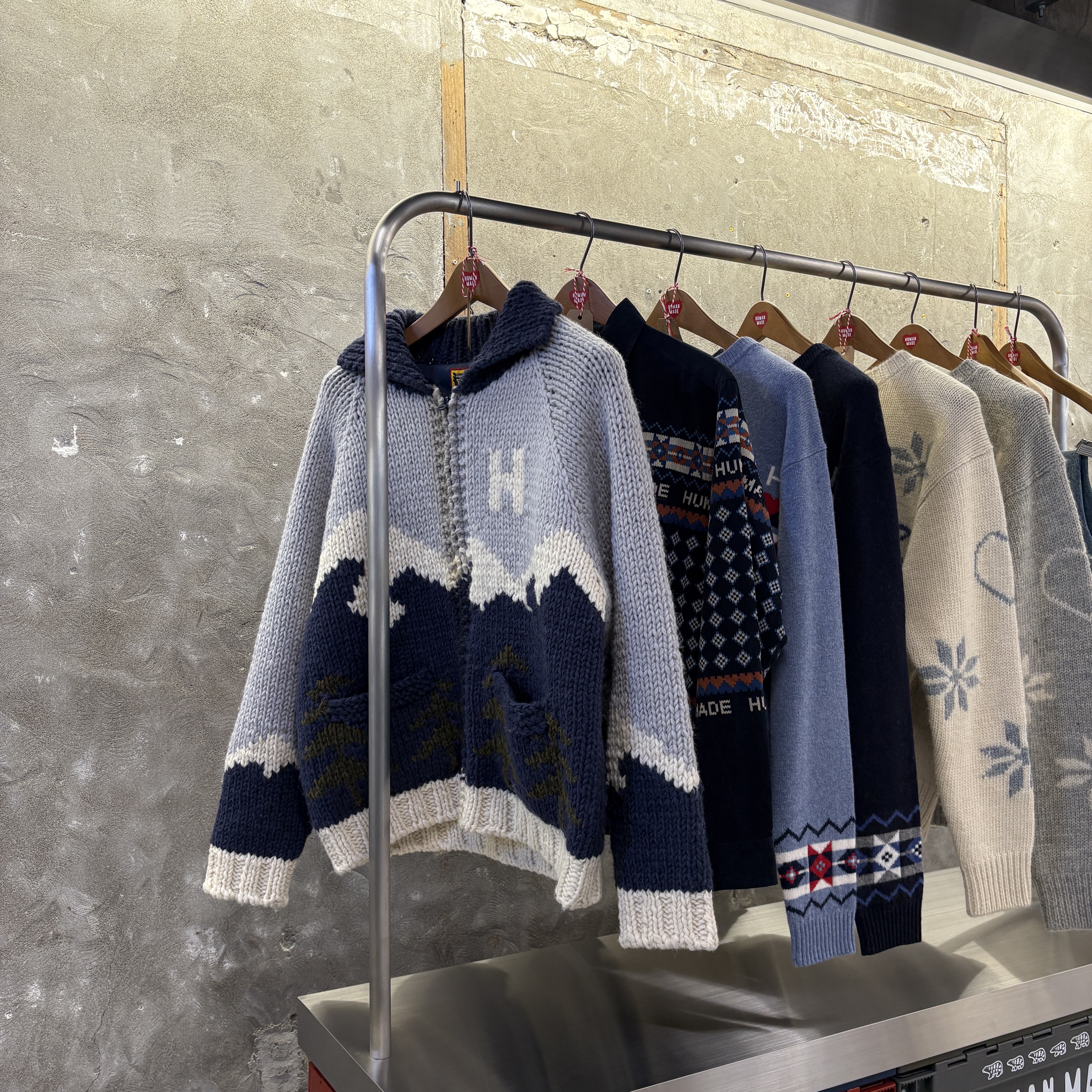 Human Made Polar Bear Cowichan Navy 착용 스타일
