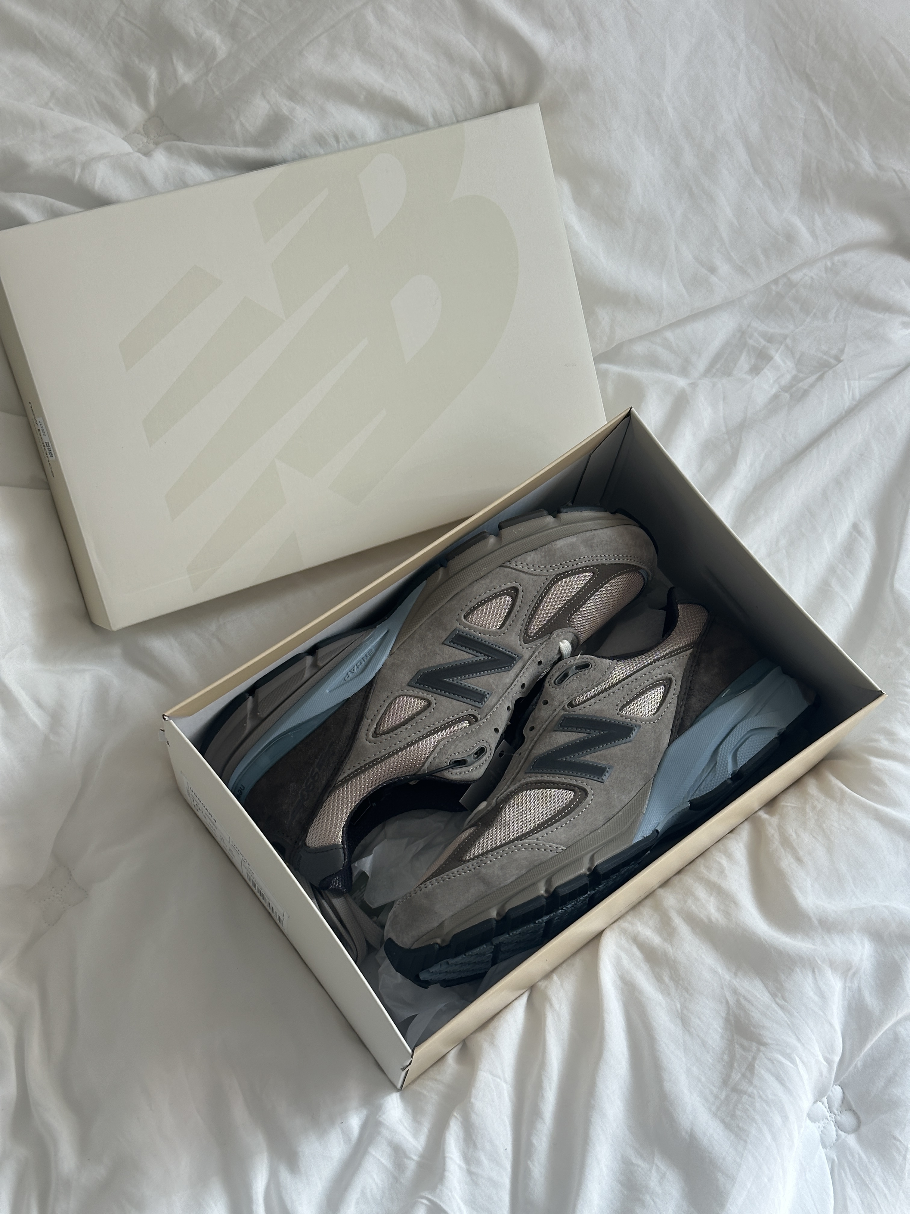 New Balance x Auralee 990v4 Made in USA London Fog 착용 스타일 - 2