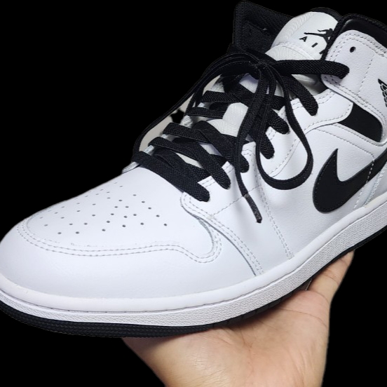 Jordan 1 Mid White Black 착용 스타일