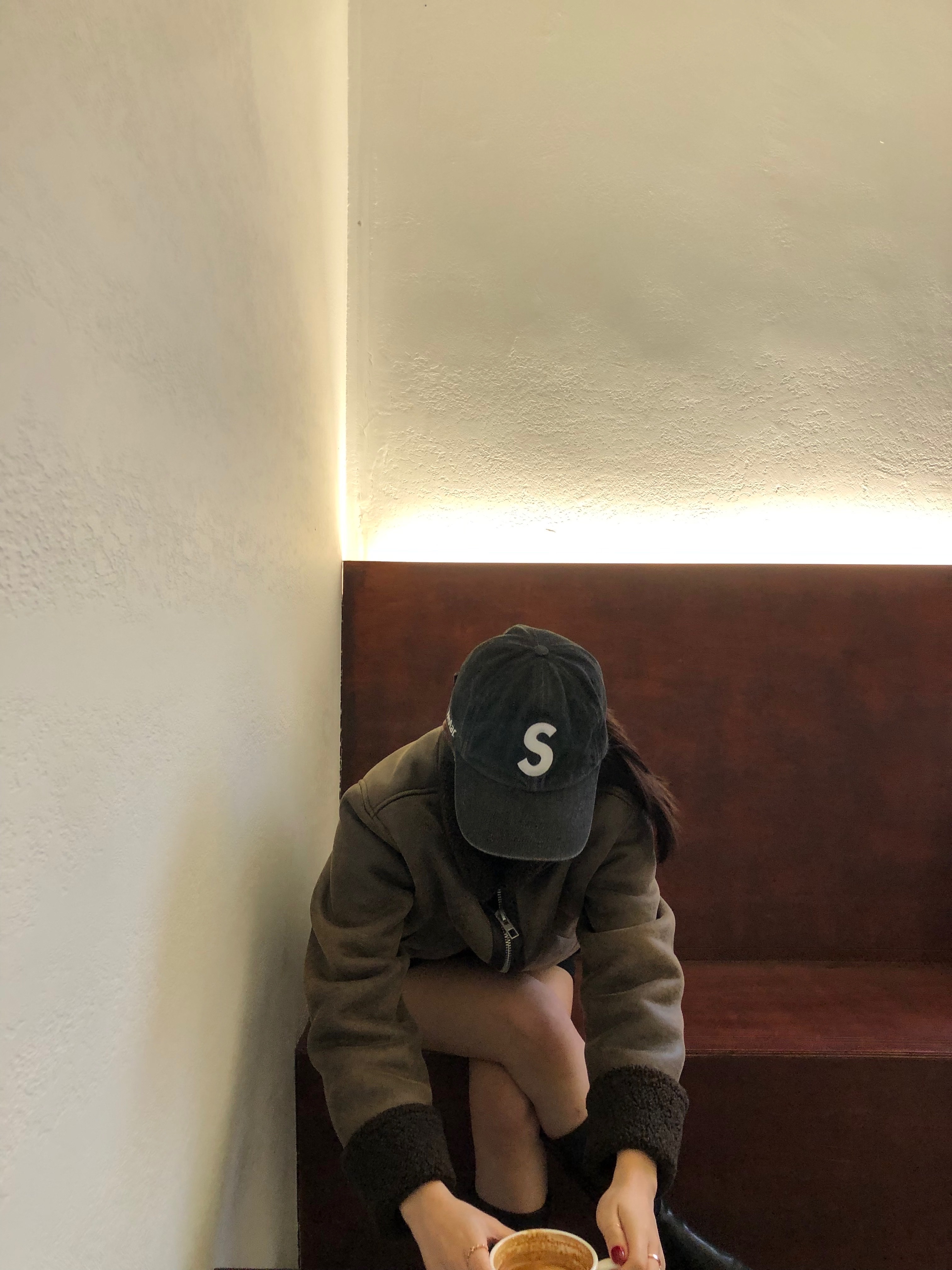 Supreme Pigment S Logo 6-Panel Black - 24FW 착용 스타일