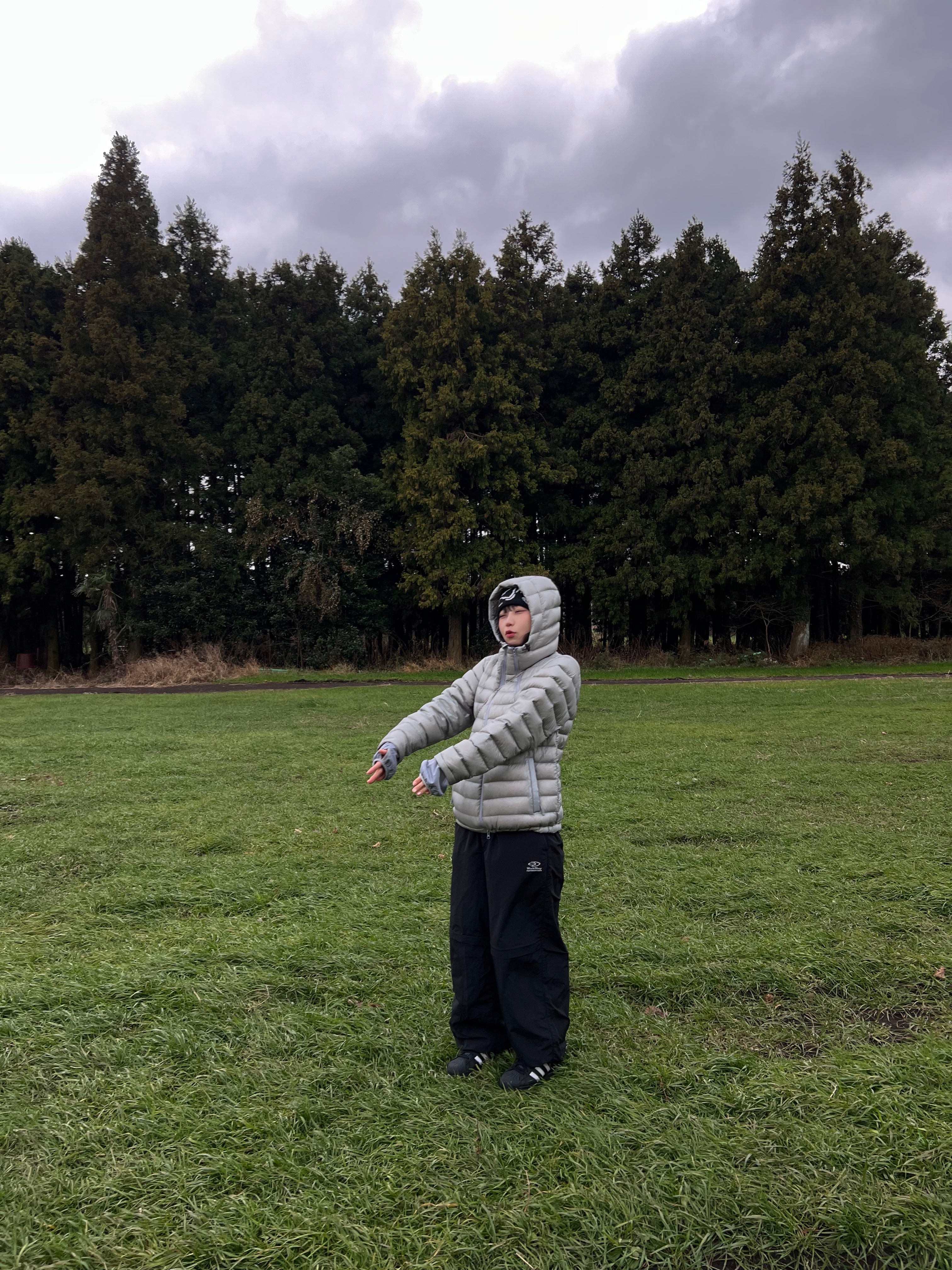 Sansan Gear Suffix Puffer Jacket Grey - 24FW, Arc'teryx Grotto Toque Black Void 착용 스타일 - 2