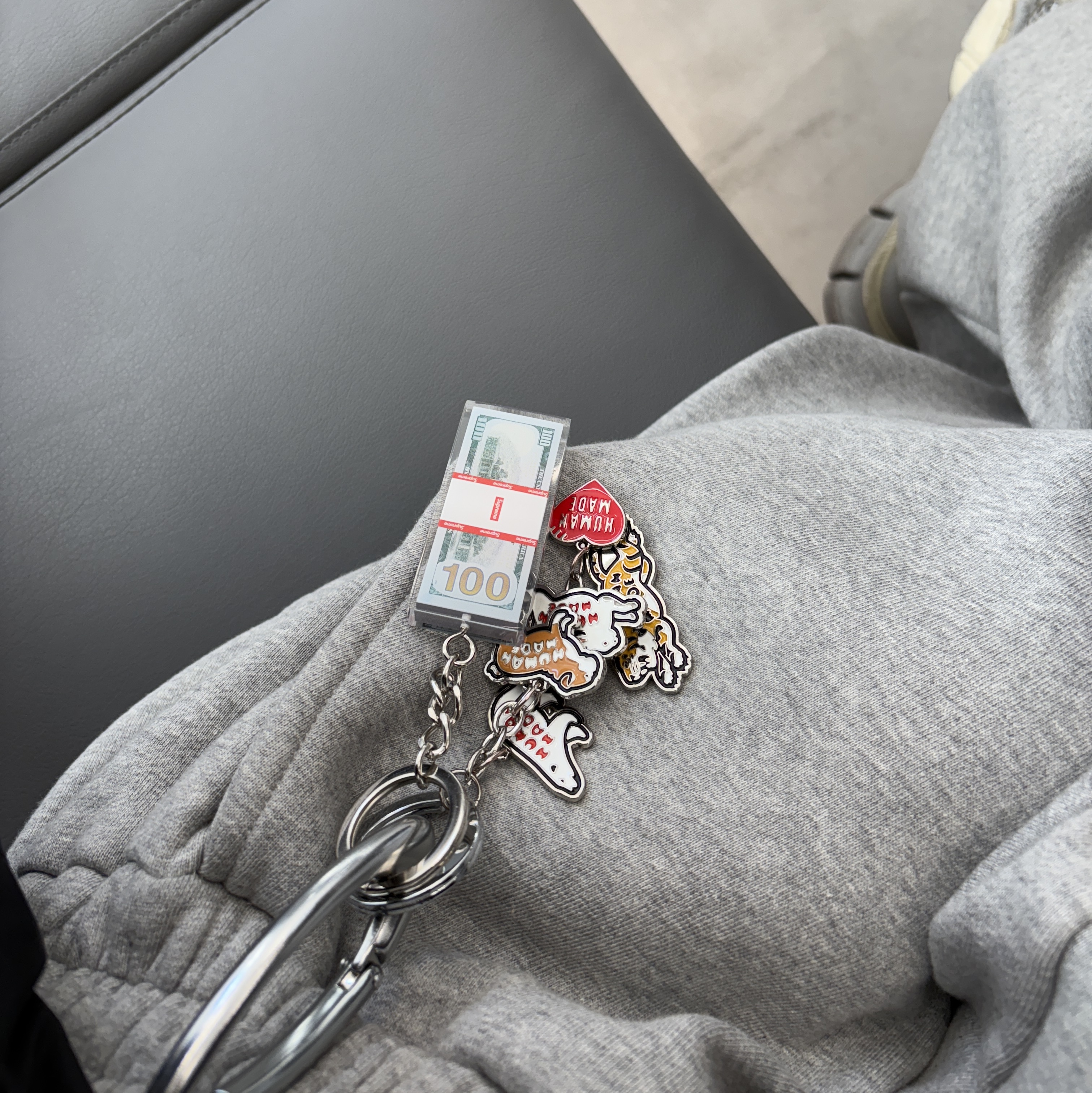Supreme Cash Paperweight Keychain Multicolor - 24FW, Human Made Animal Heart Keyring Silver Red 착용 스타일