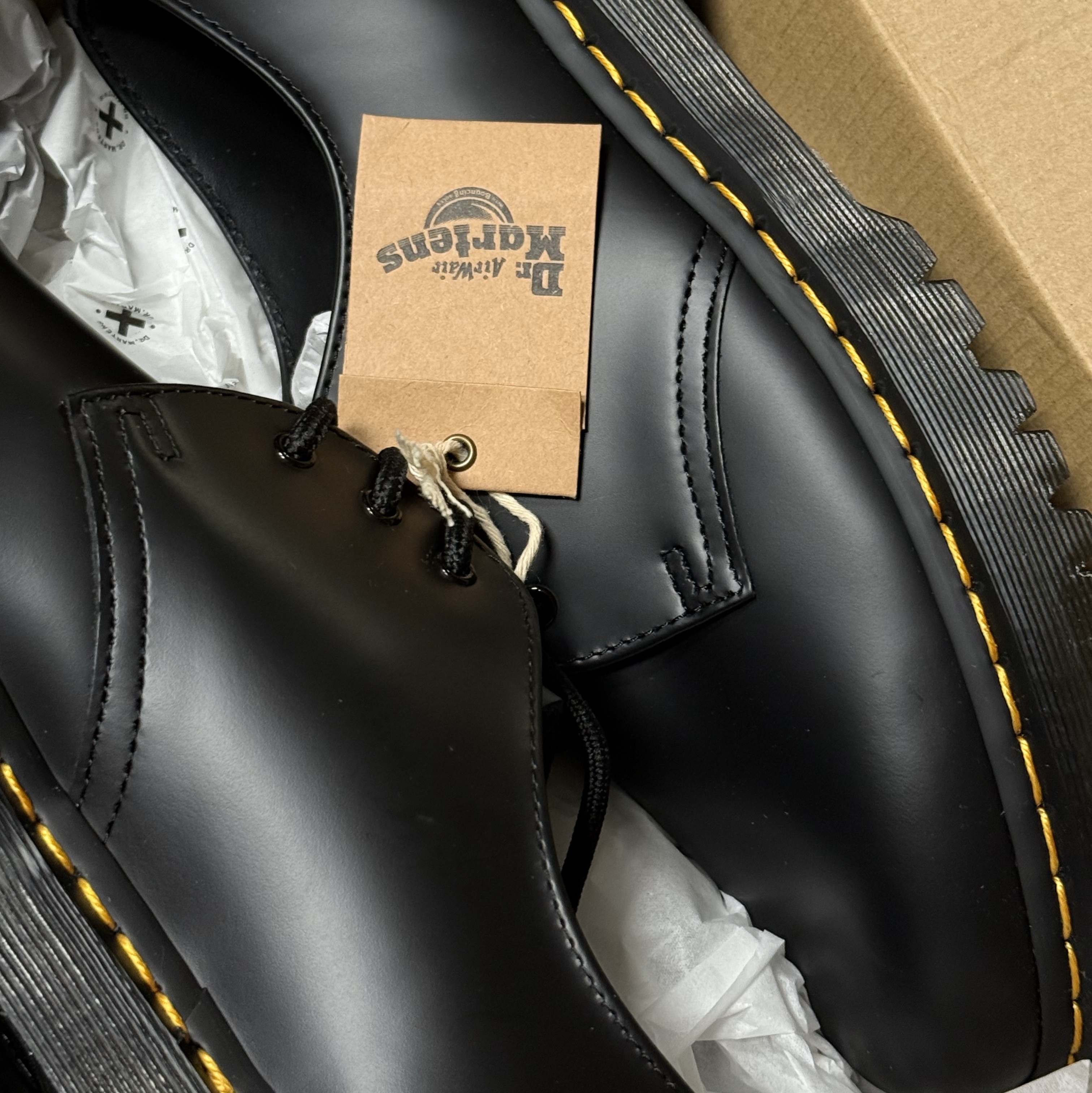 Dr. Martens 1461 Bex Black 착용 스타일 - 1