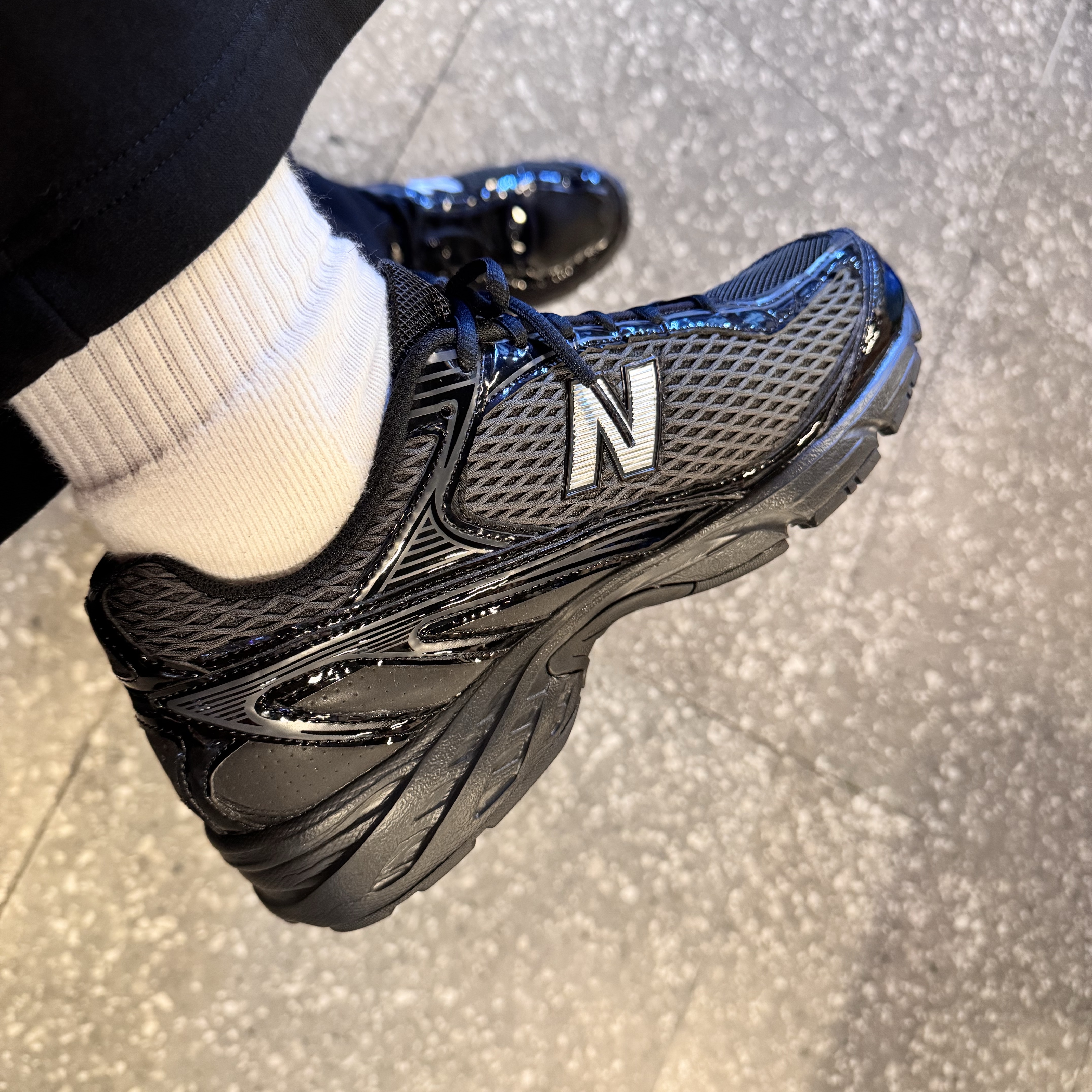 New Balance 509 Black 착용 스타일
