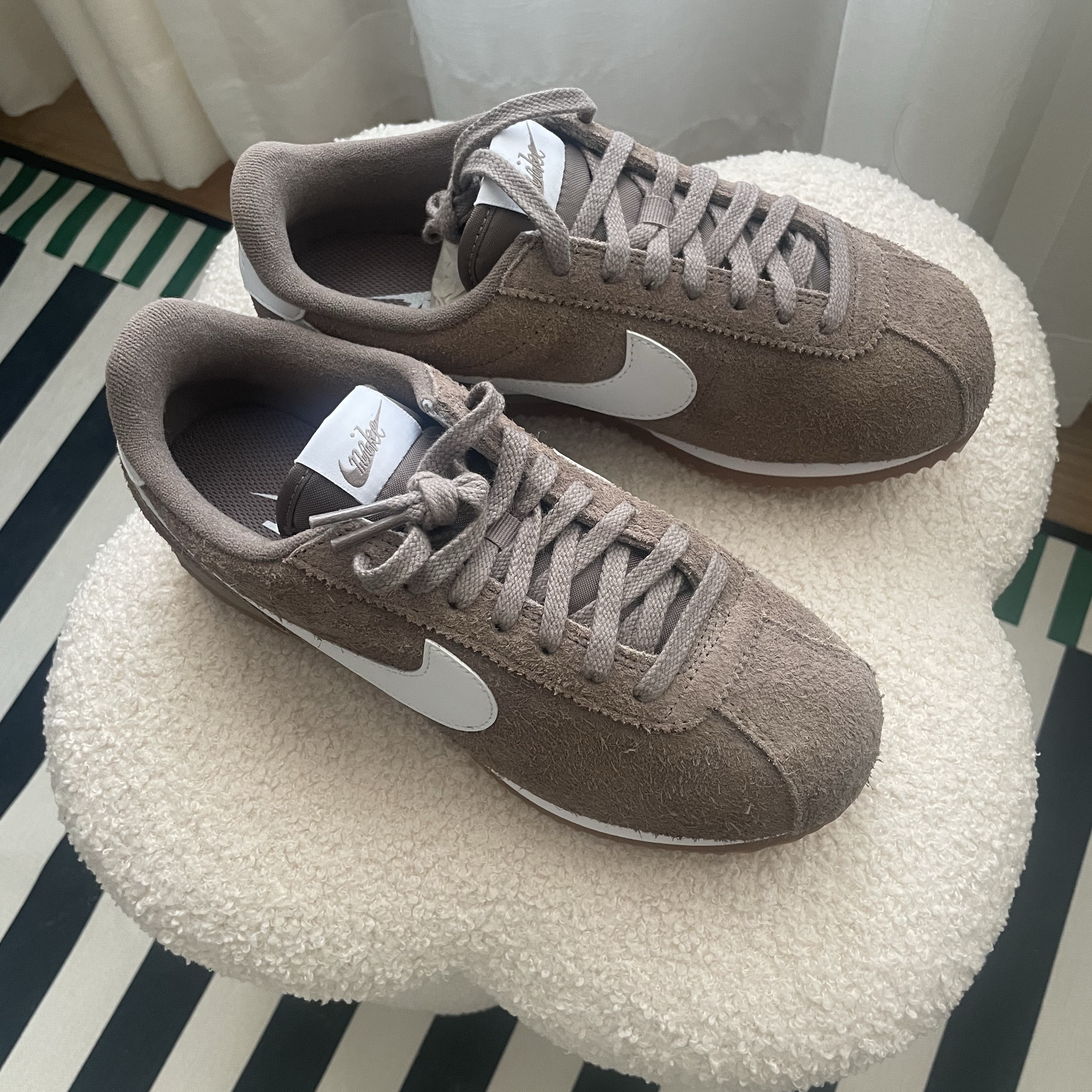(W) Nike Cortez Vintage Mink Brown Gum Medium Brown 착용 스타일