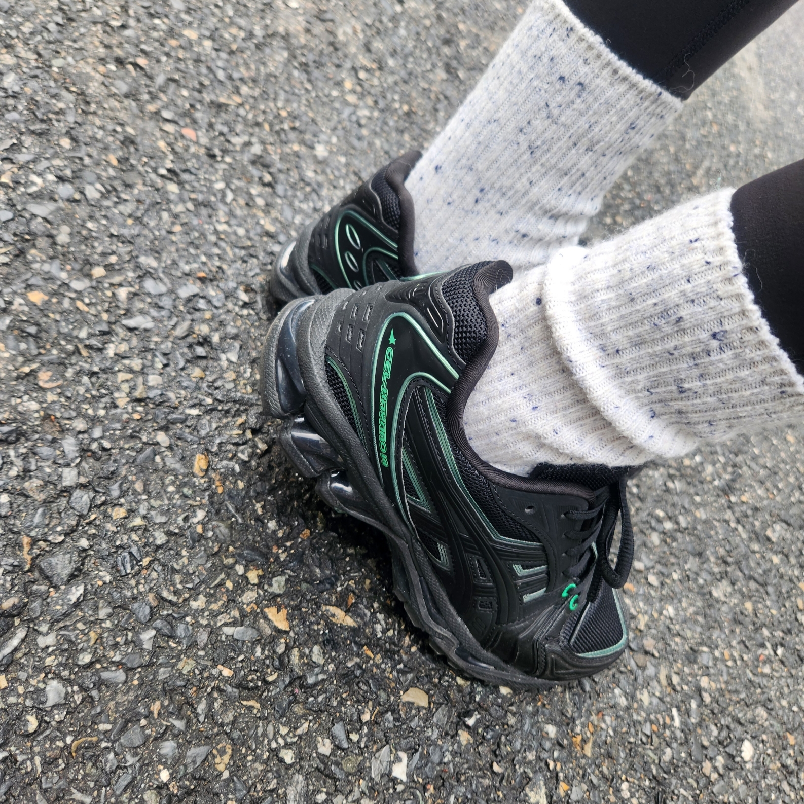 Asics x 8ON8 Gel-Kayano 14 Black Green 착용 스타일 - 1