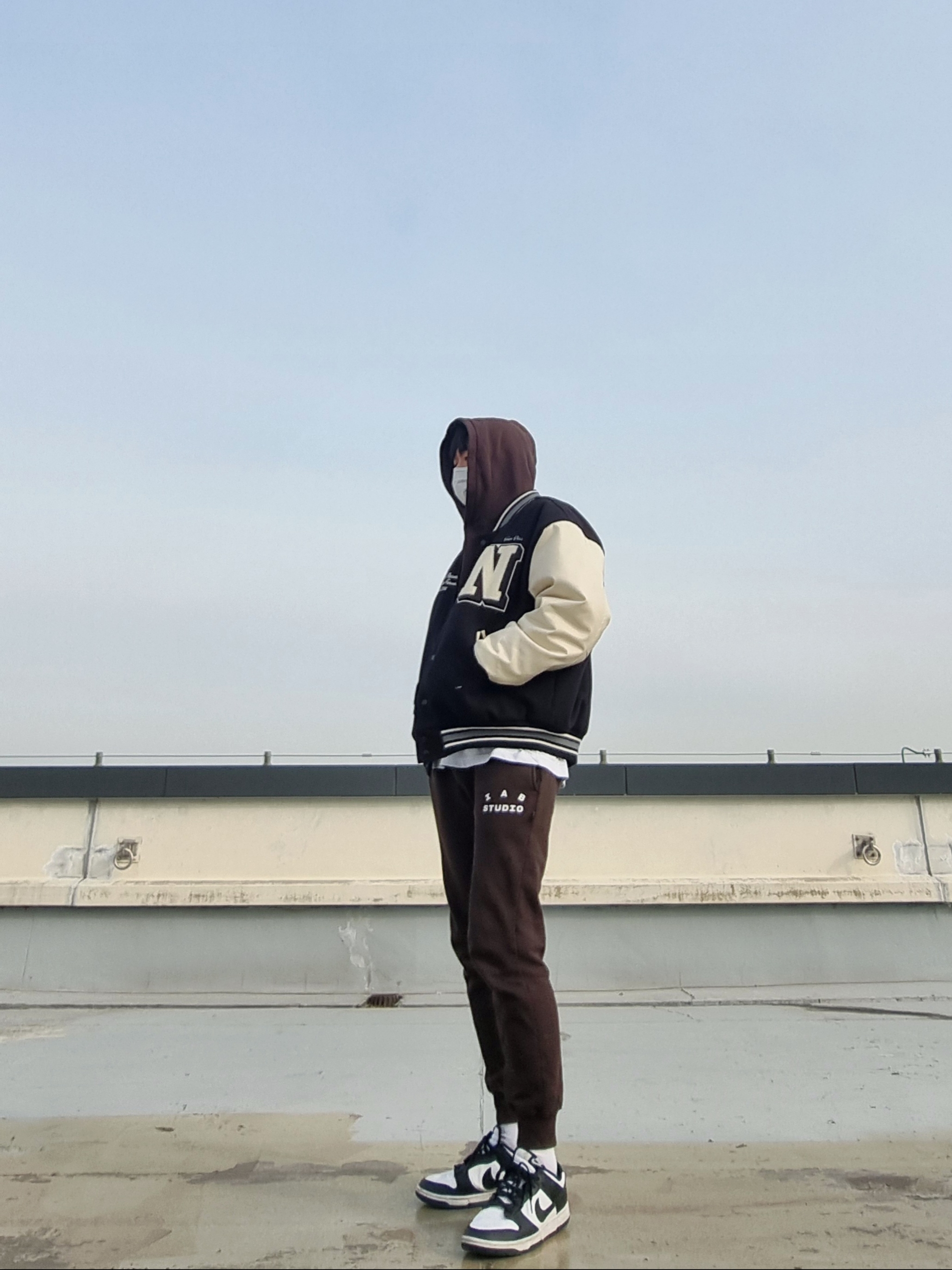 Nike Dunk Low Retro Black, IAB Studio Sweatpants Brown 착용 스타일 - 4