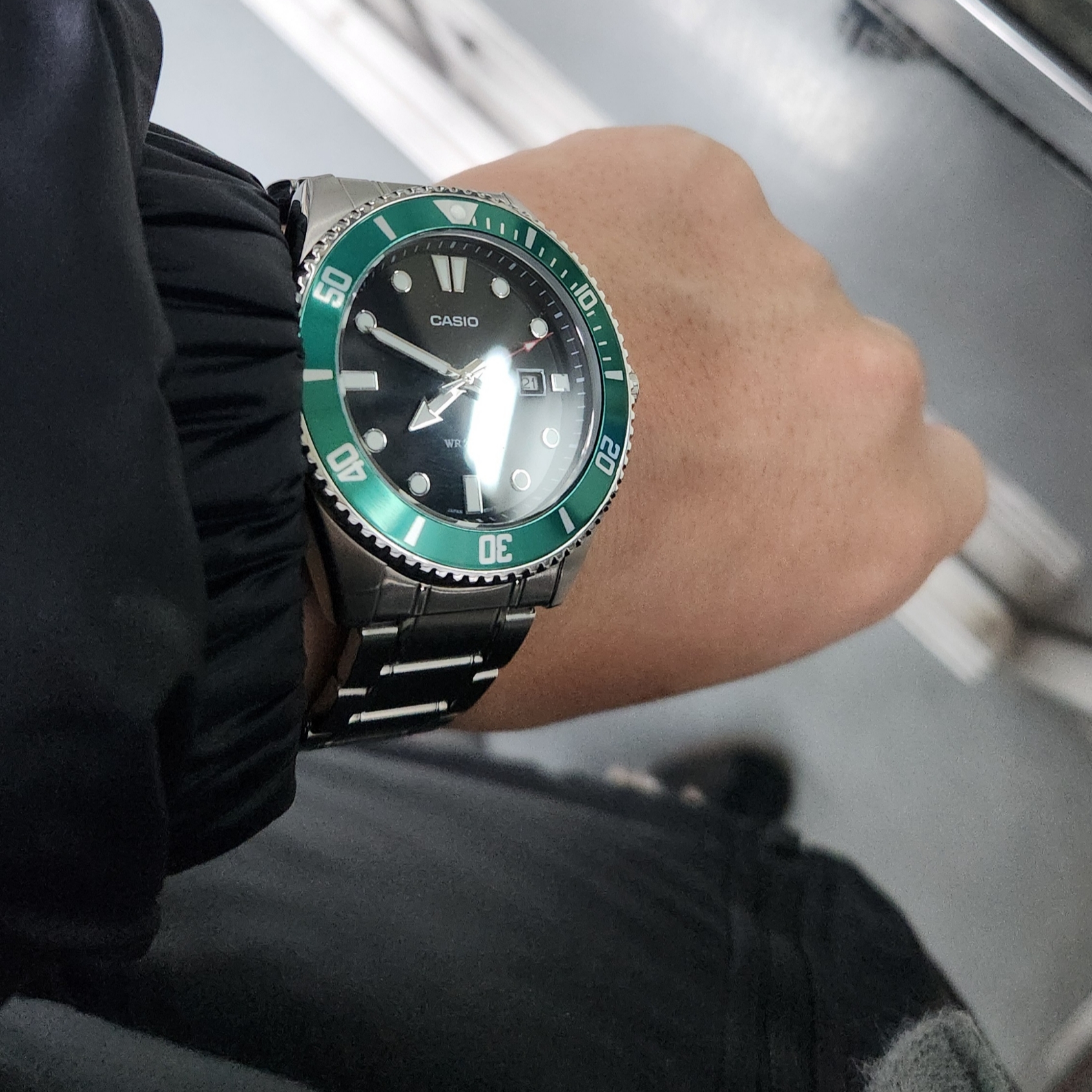 Casio MDV-107D-3AV 착용 스타일